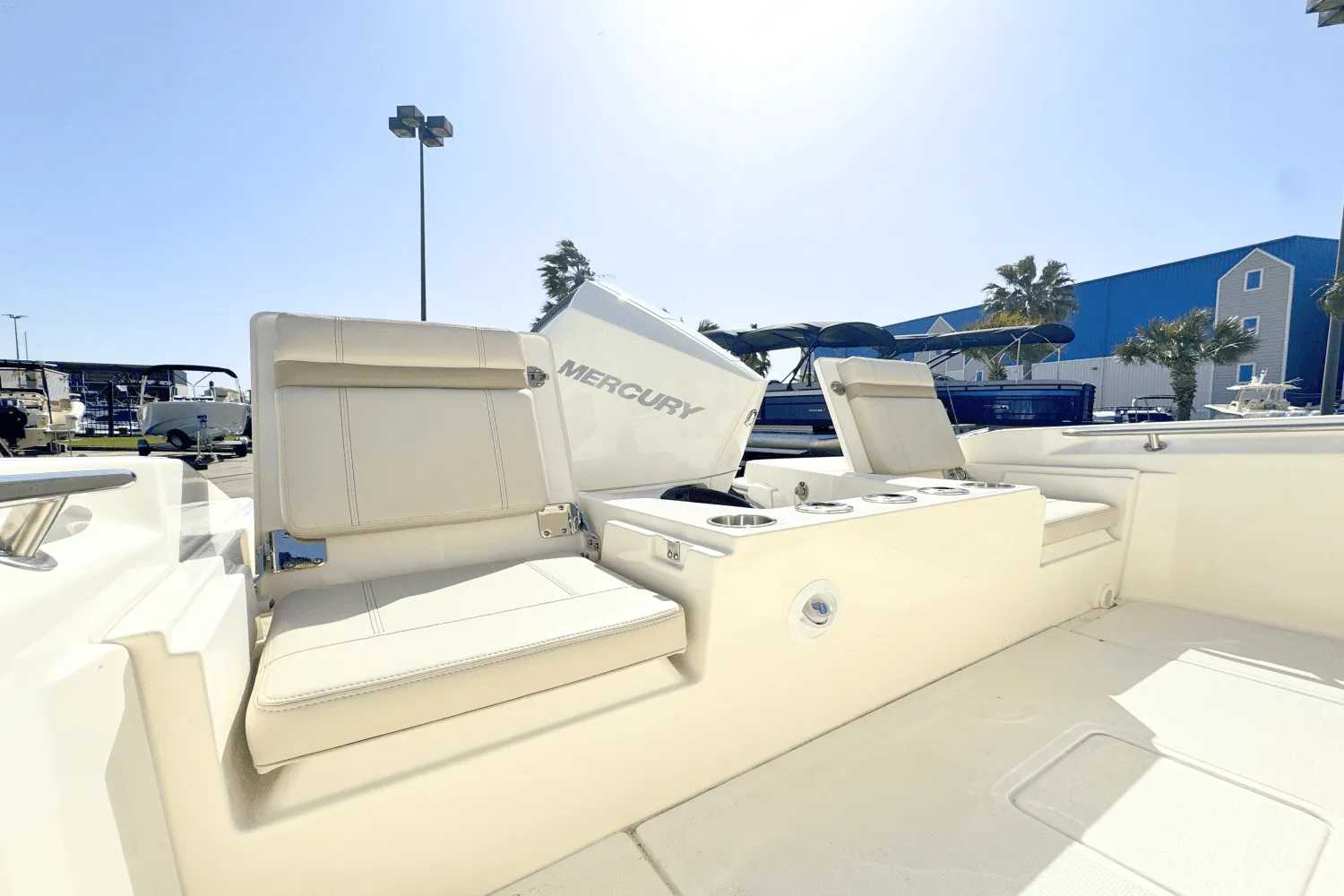 2025 Boston Whaler 220 Dauntless Image Thumbnail #12