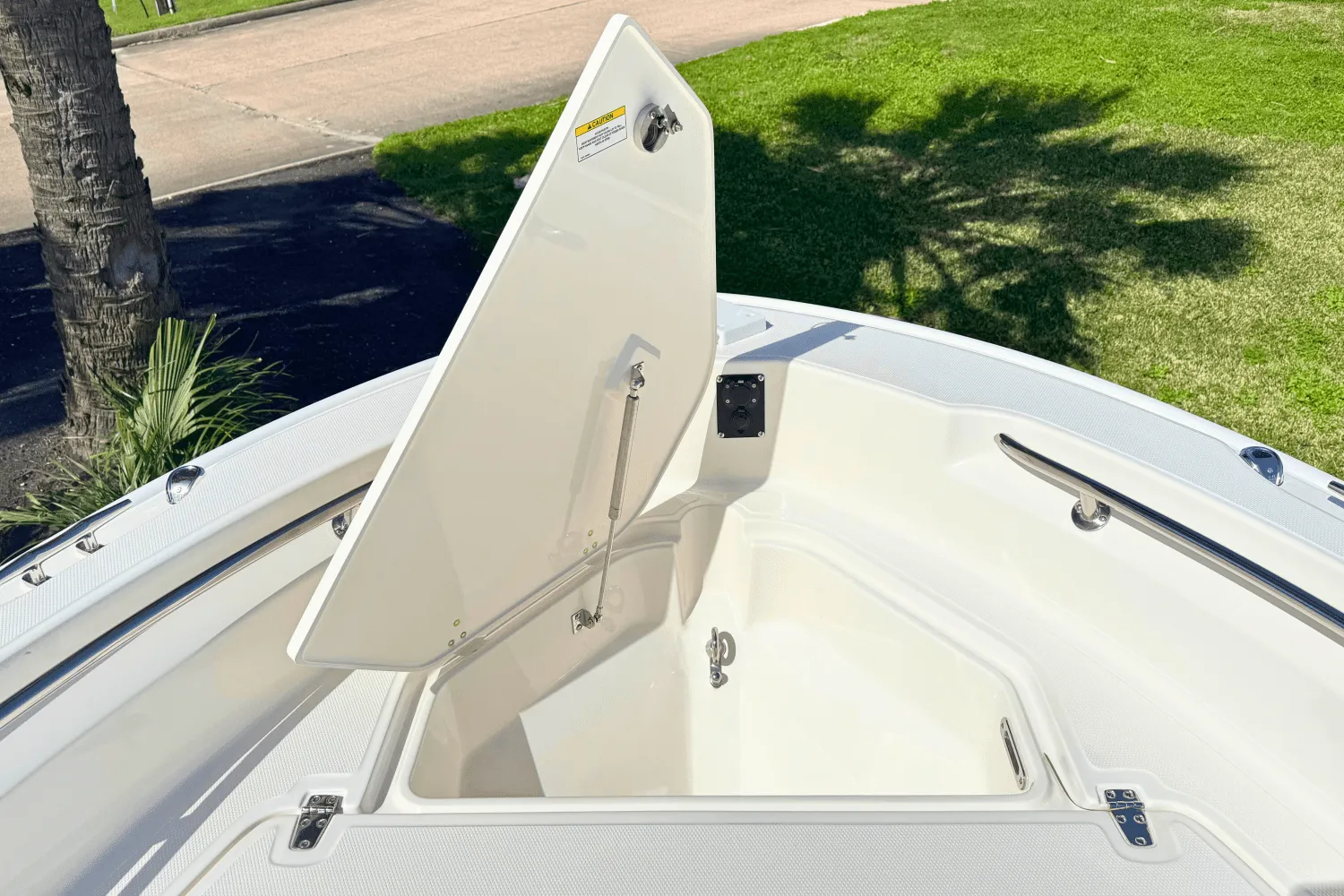 2025 Boston Whaler 220 Dauntless Image Thumbnail #7