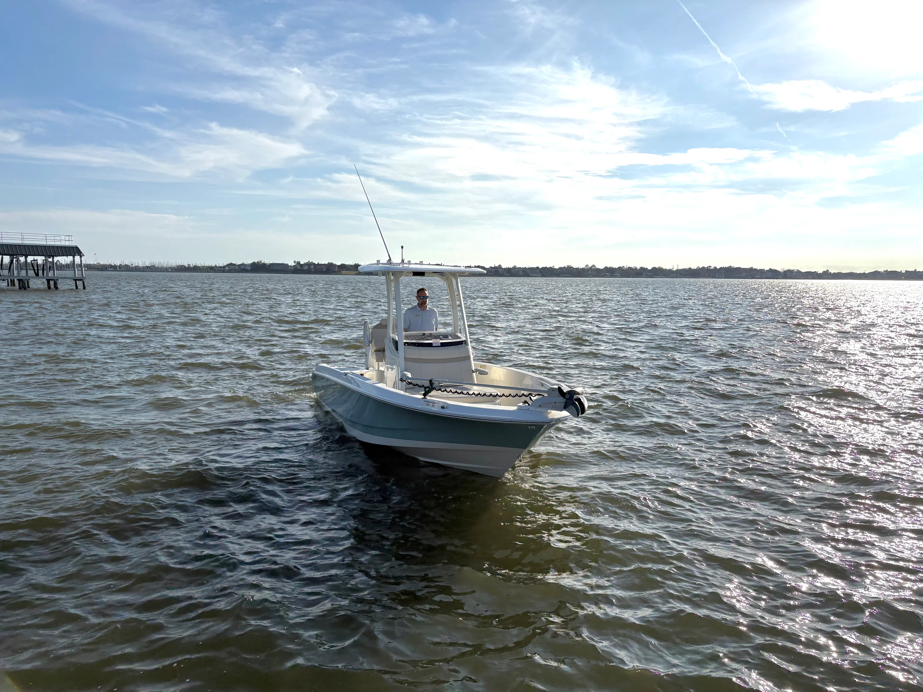 2025 Boston Whaler 220 Dauntless Image Thumbnail #1