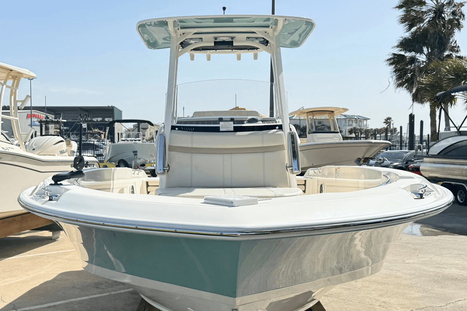 2025 Boston Whaler 220 Dauntless Image Thumbnail #3