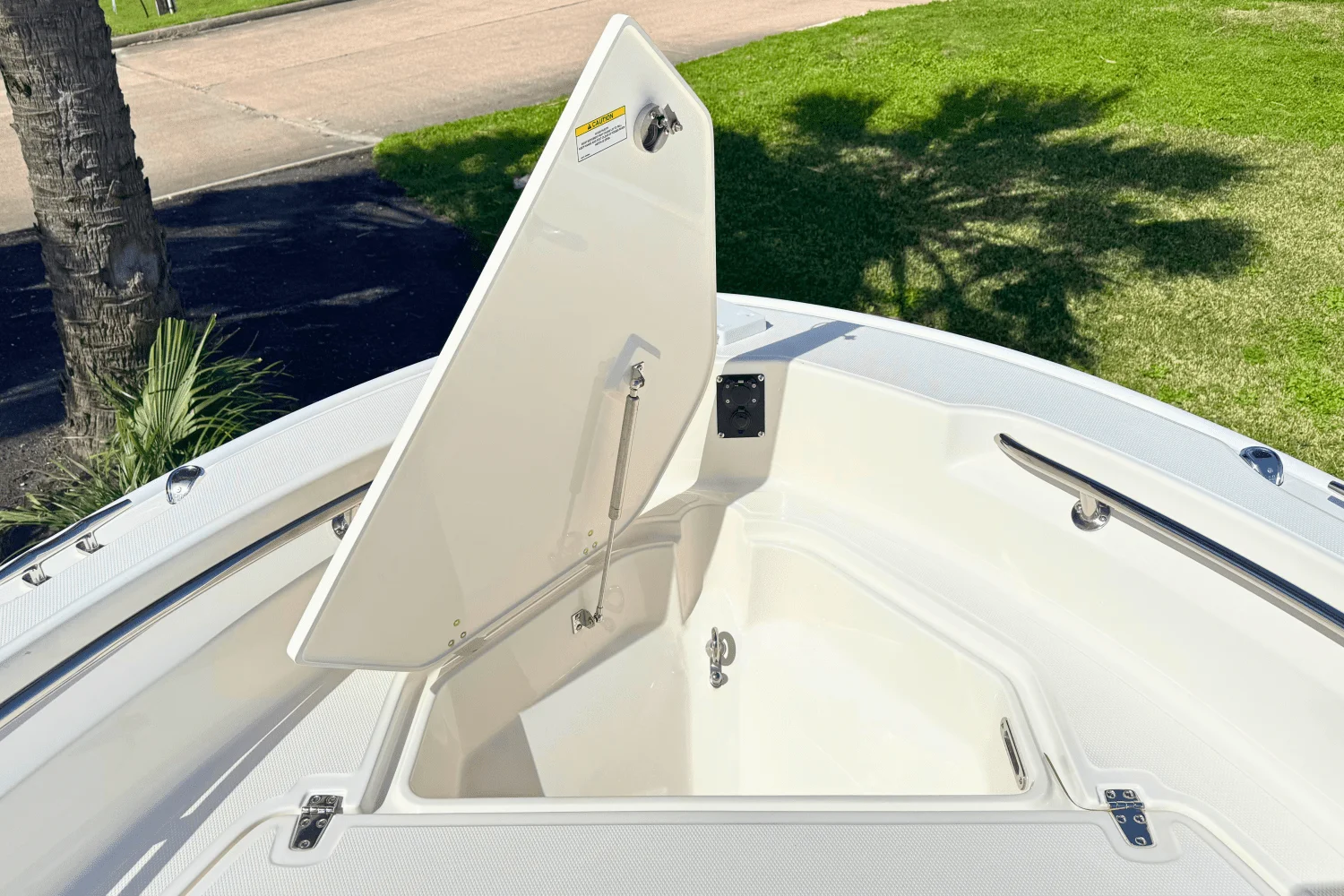 2025 Boston Whaler 220 Dauntless Image Thumbnail #8