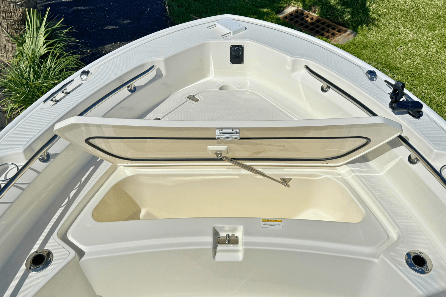 2025 Boston Whaler 220 Dauntless Image Thumbnail #6