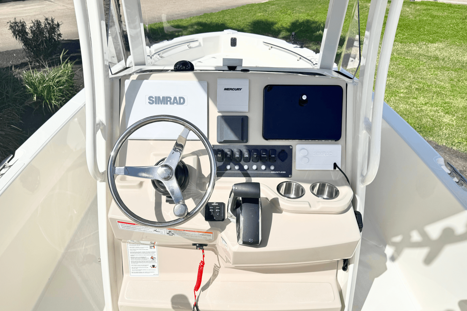 2025 Boston Whaler 220 Dauntless Image Thumbnail #15