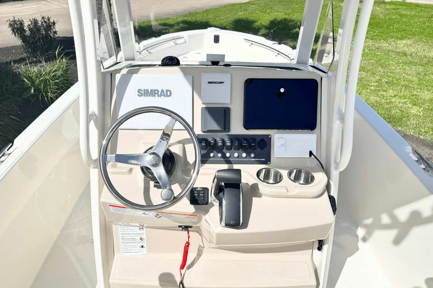 2025 Boston Whaler 220 Dauntless Image Thumbnail #16