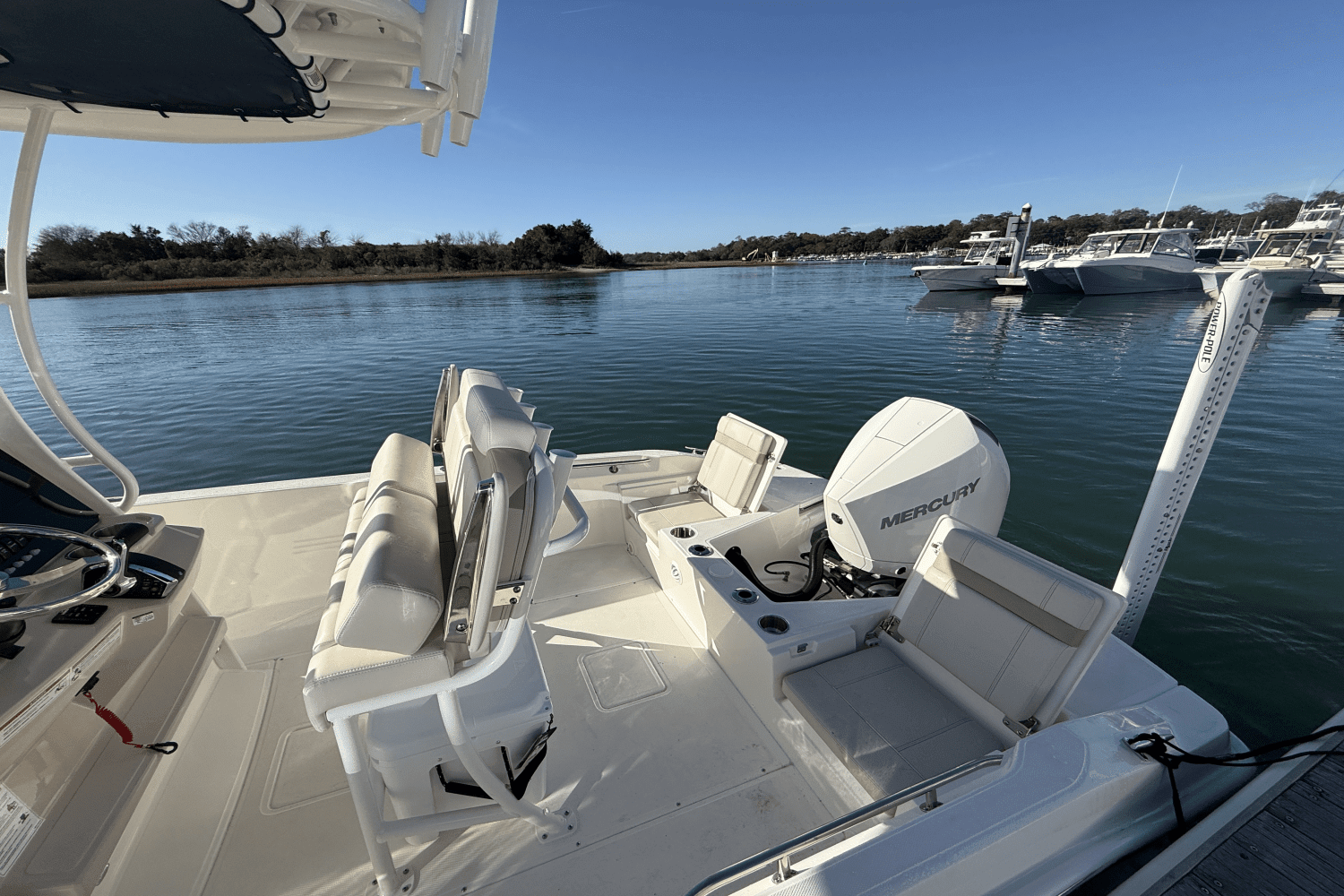 2025 Boston Whaler 220 Dauntless Image Thumbnail #13