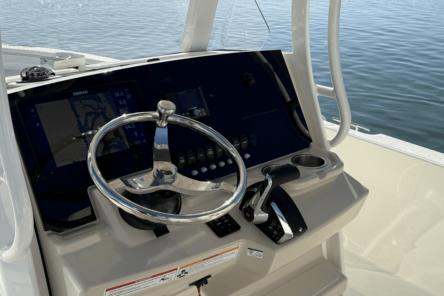 2025 Boston Whaler 220 Dauntless Image Thumbnail #15