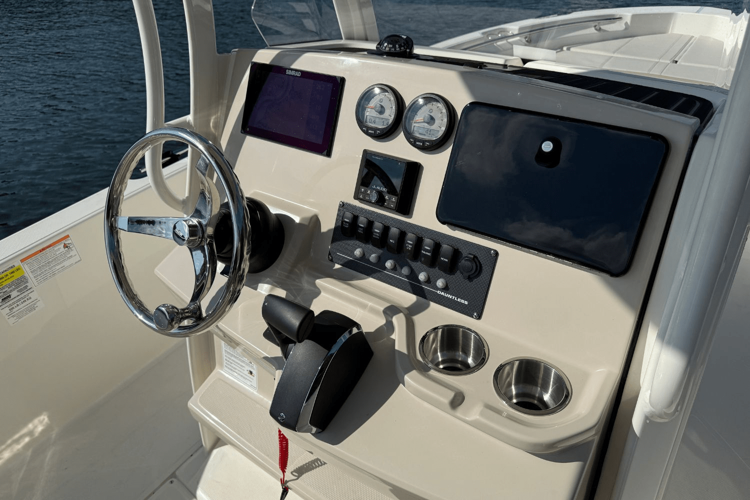 2025 Boston Whaler 220 Dauntless Image Thumbnail #14