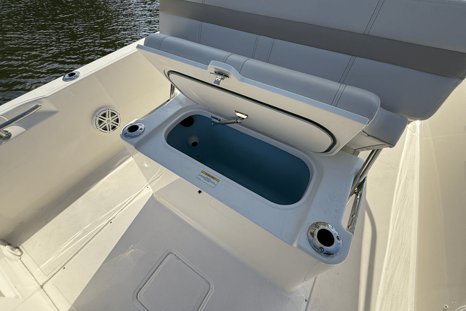2025 Boston Whaler 220 Dauntless Image Thumbnail #12