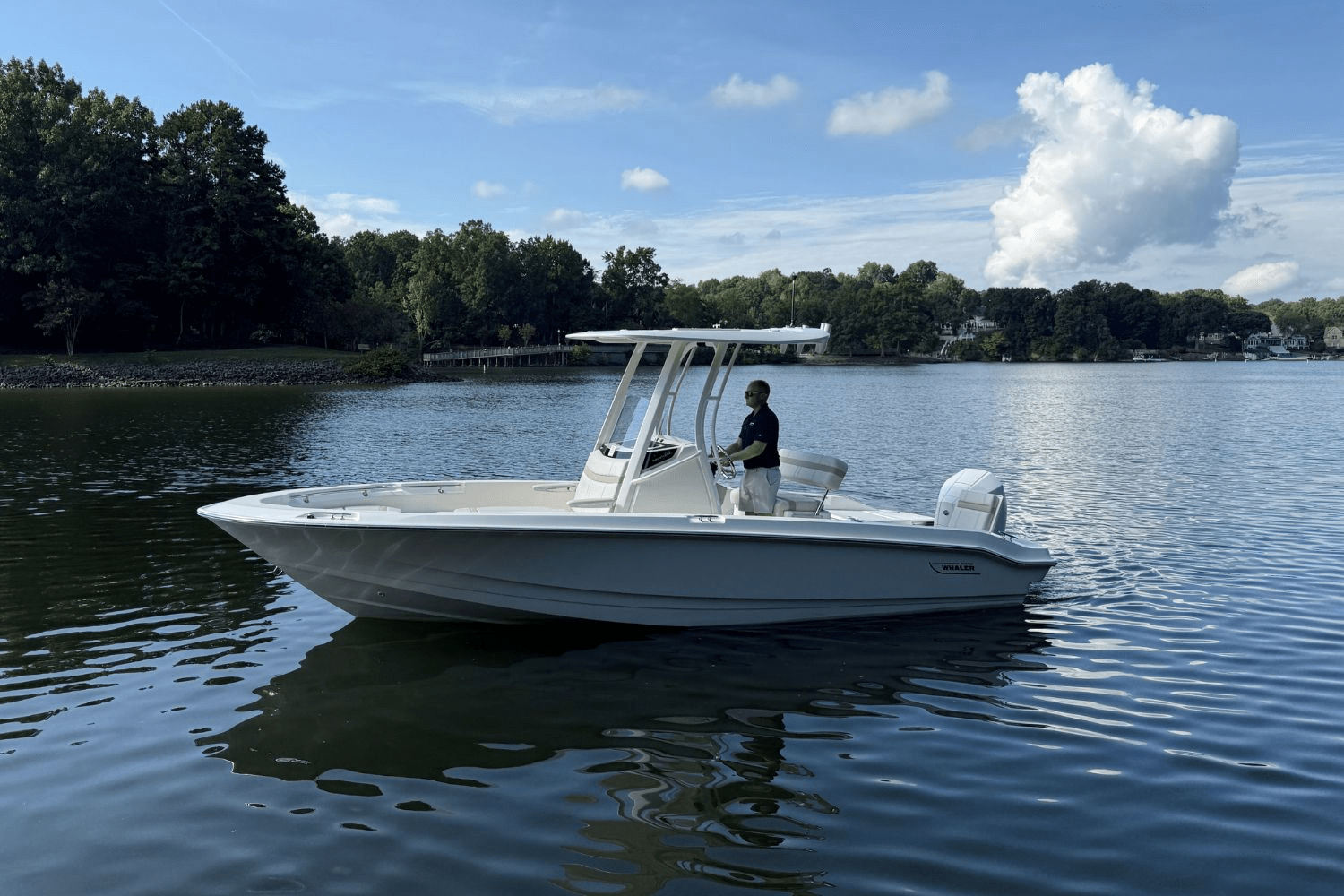 2025 Boston Whaler 220 Dauntless Image Thumbnail #5