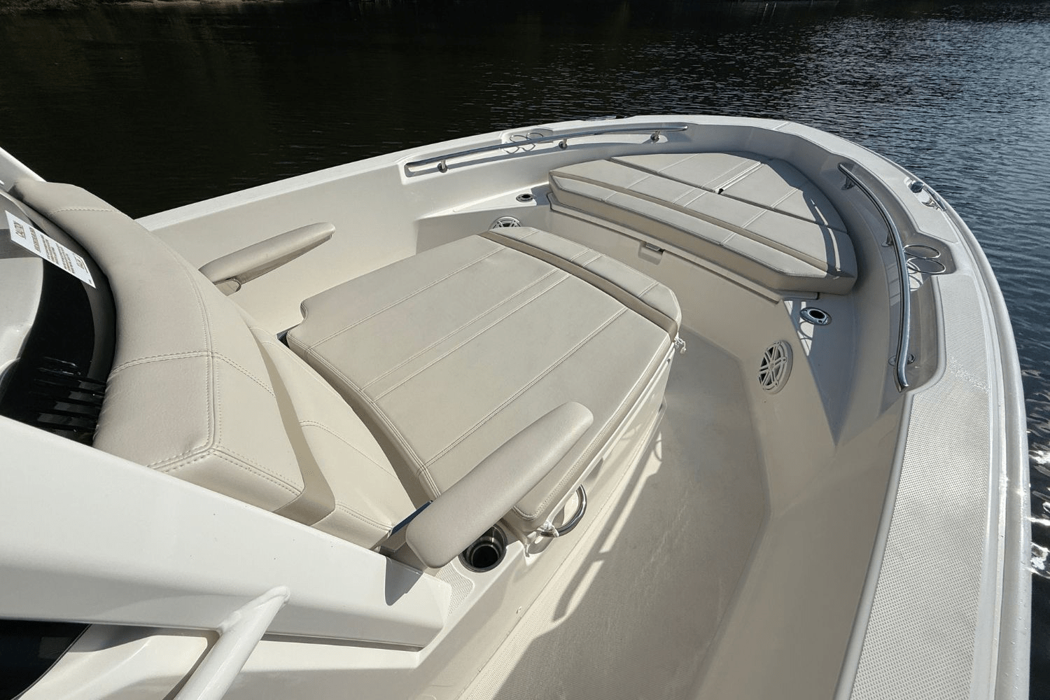 2025 Boston Whaler 220 Dauntless Image Thumbnail #22