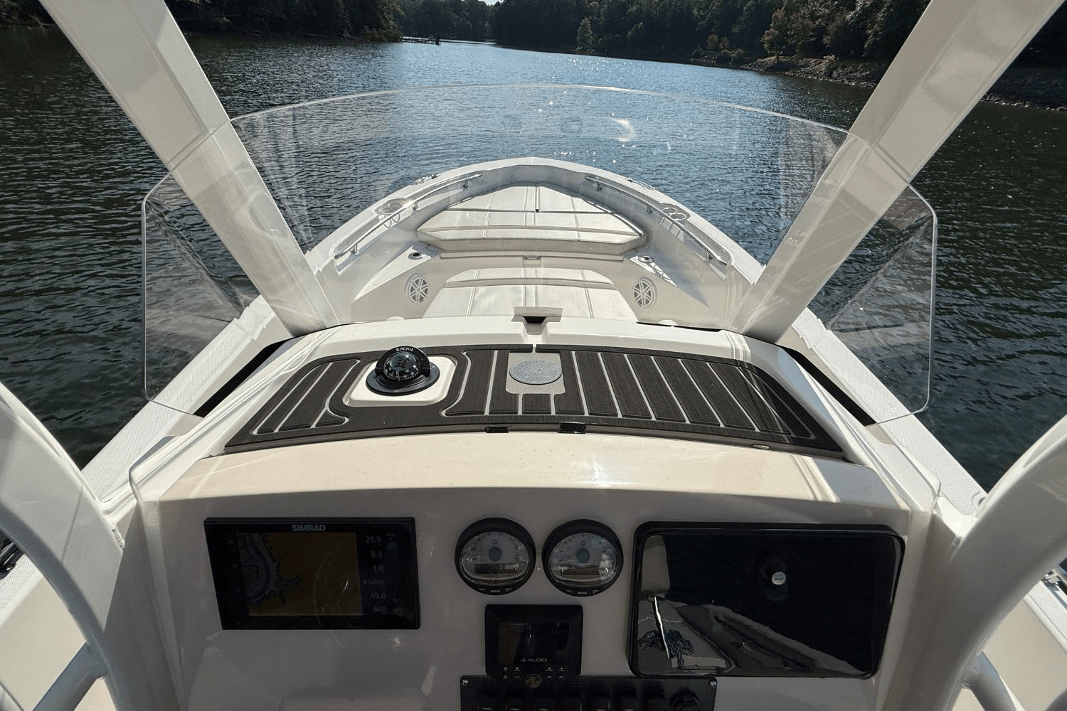 2025 Boston Whaler 220 Dauntless Image Thumbnail #16