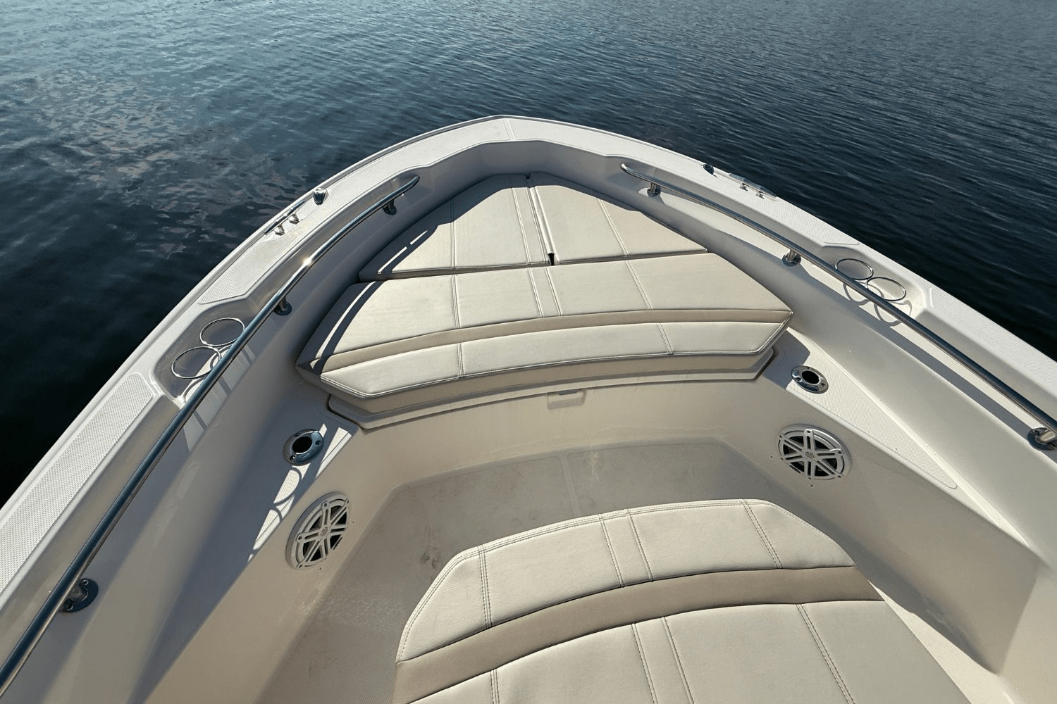 2025 Boston Whaler 220 Dauntless Image Thumbnail #25