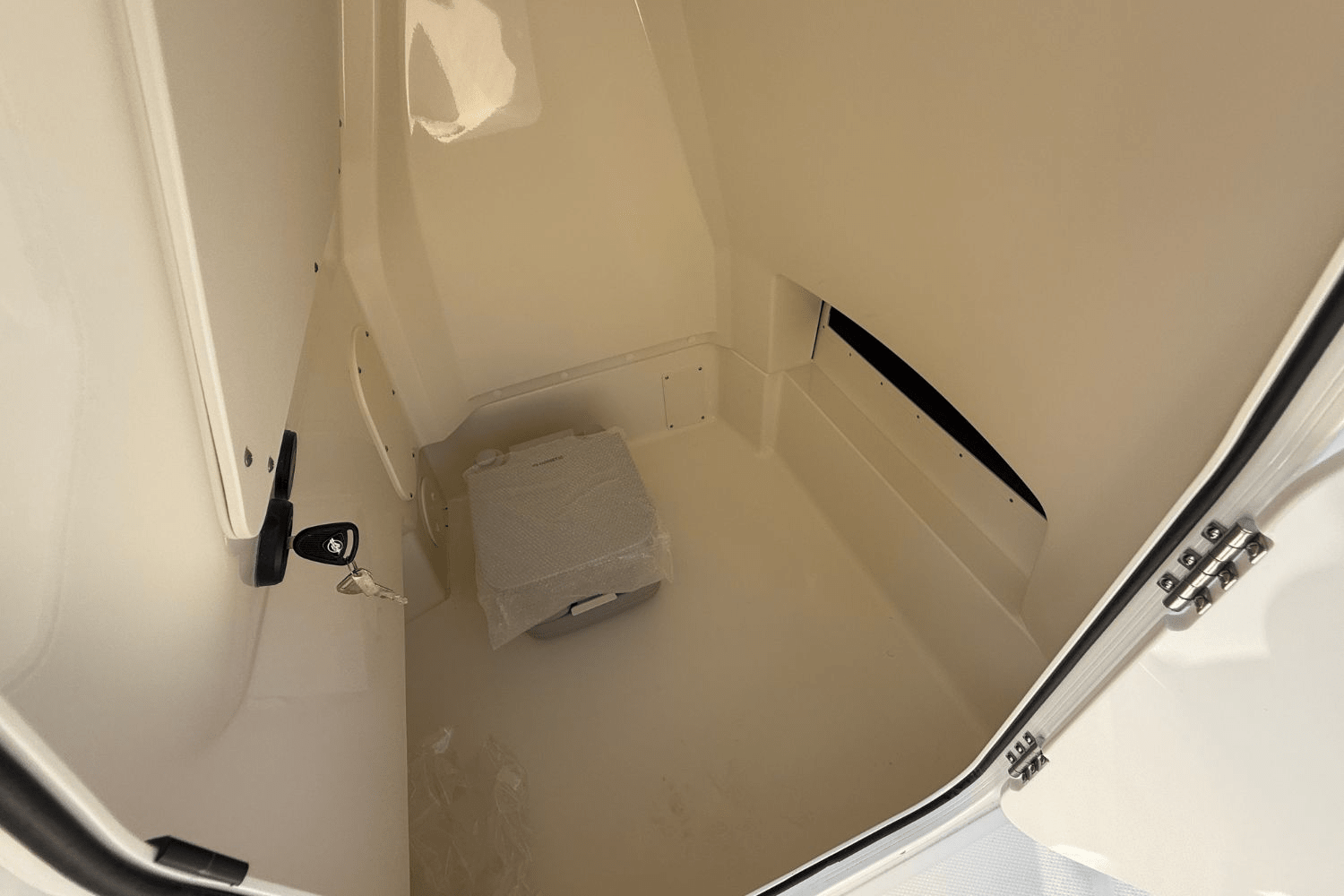 2025 Boston Whaler 220 Dauntless Image Thumbnail #21