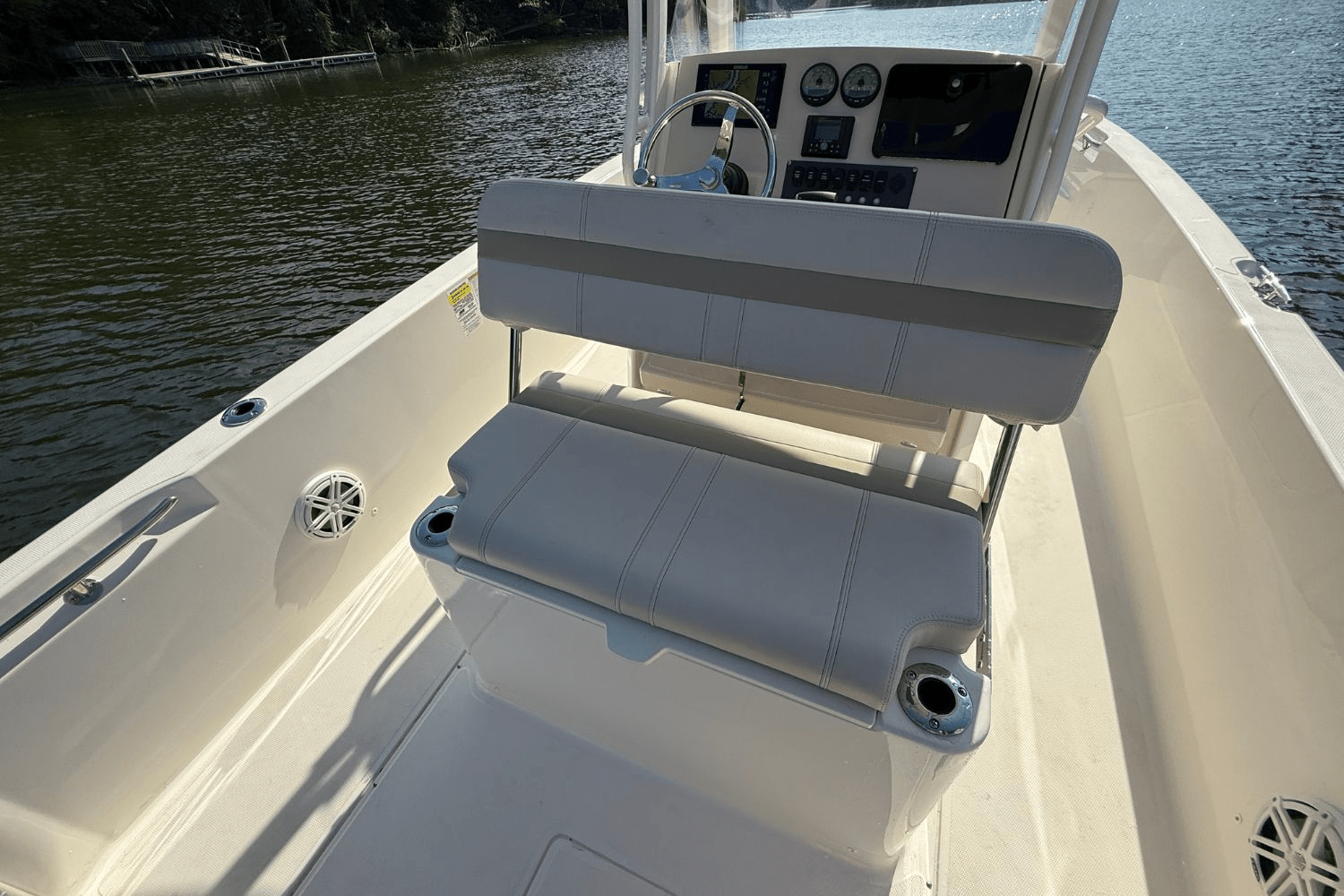 2025 Boston Whaler 220 Dauntless Image Thumbnail #11
