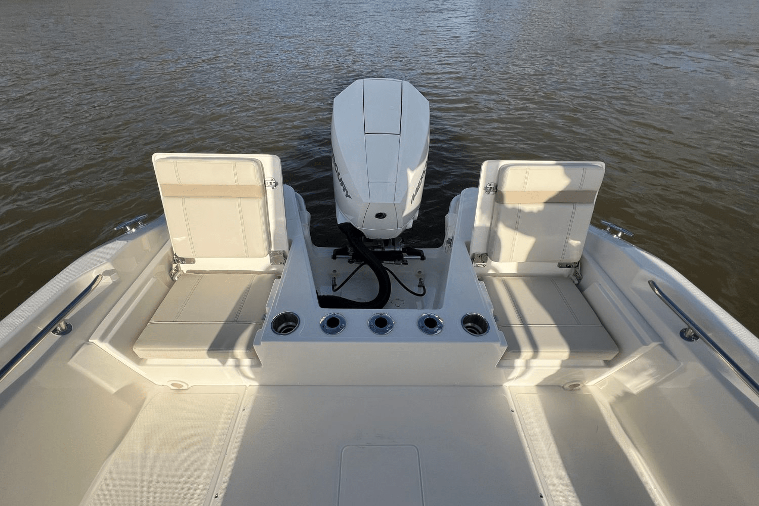 2025 Boston Whaler 220 Dauntless Image Thumbnail #9