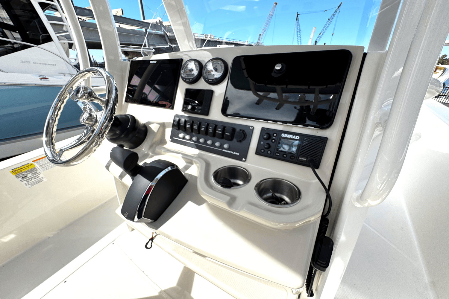 2025 Boston Whaler 250 Dauntless Image Thumbnail #9