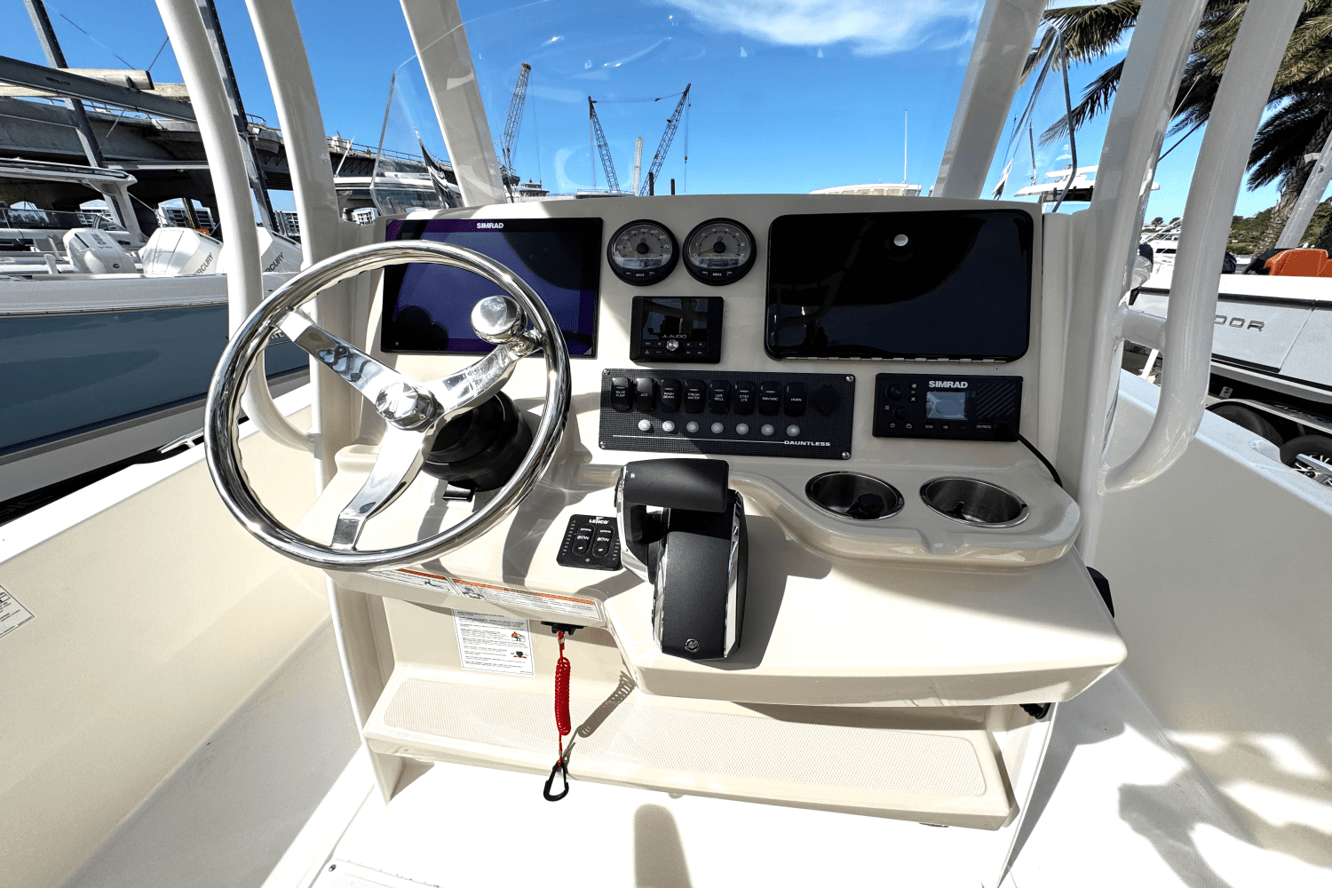 2025 Boston Whaler 250 Dauntless Image Thumbnail #10