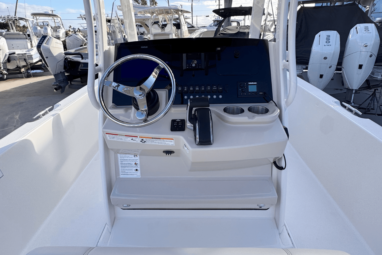 2025 Boston Whaler 250 Dauntless Image Thumbnail #5