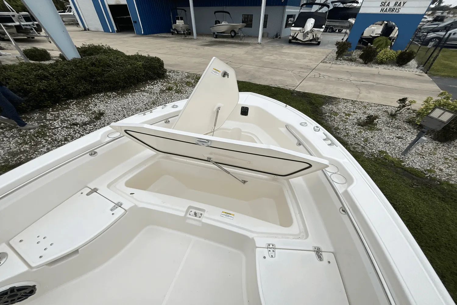 2025 Boston Whaler 250 Dauntless Image Thumbnail #6