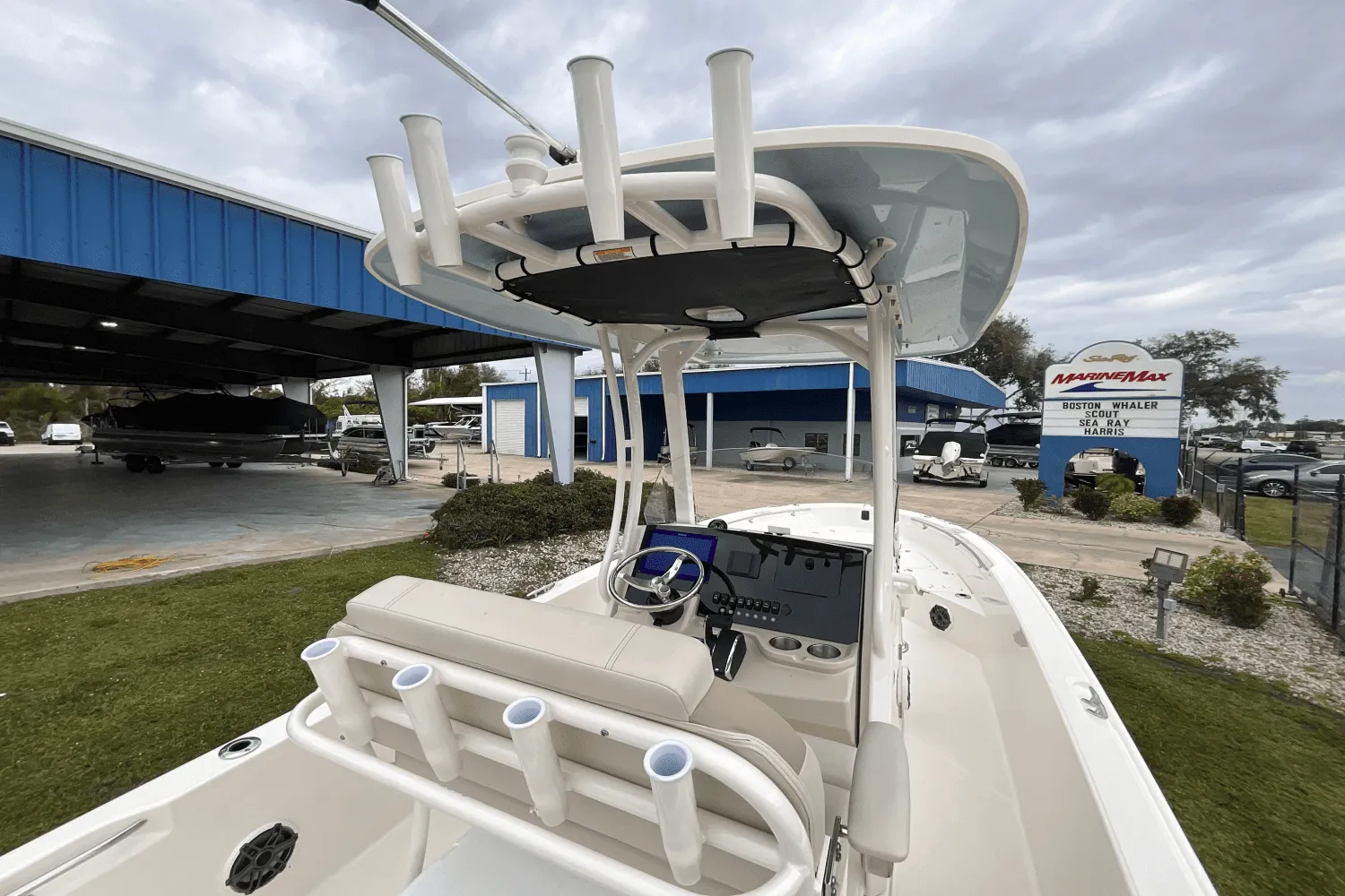 2025 Boston Whaler 250 Dauntless Image Thumbnail #14