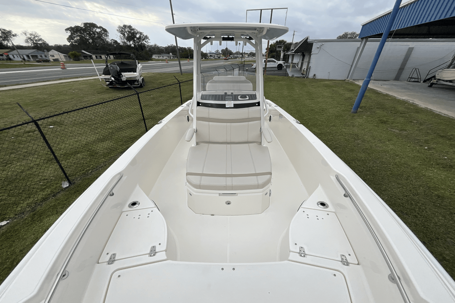 2025 Boston Whaler 250 Dauntless Image Thumbnail #3