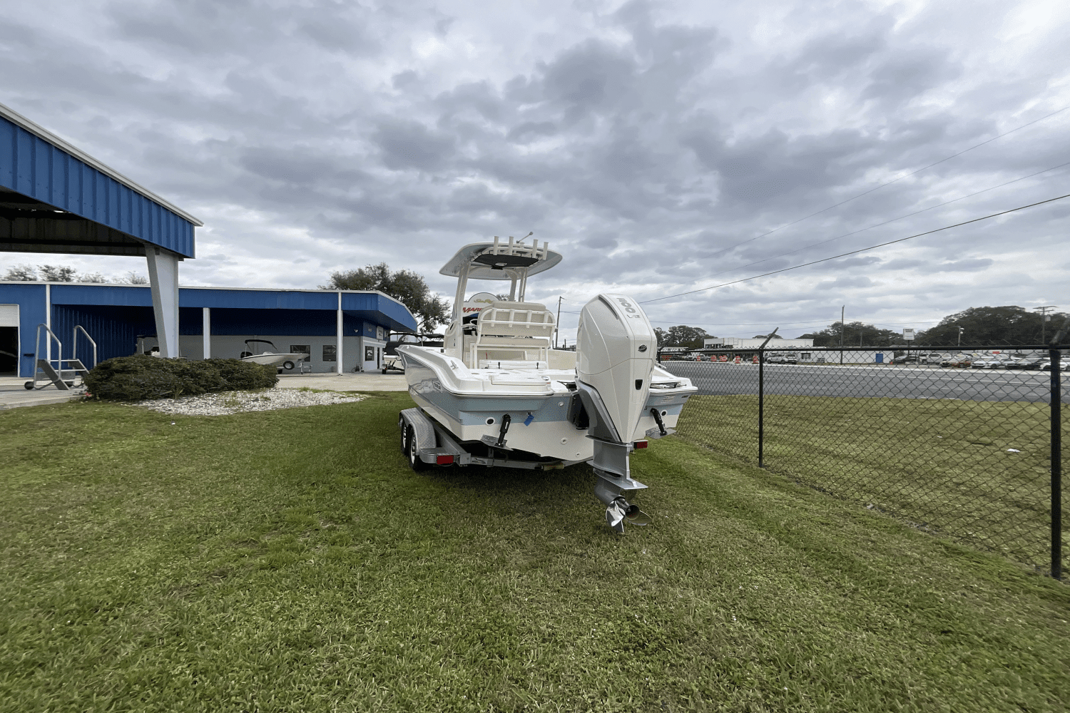 2025 Boston Whaler 250 Dauntless Image Thumbnail #1