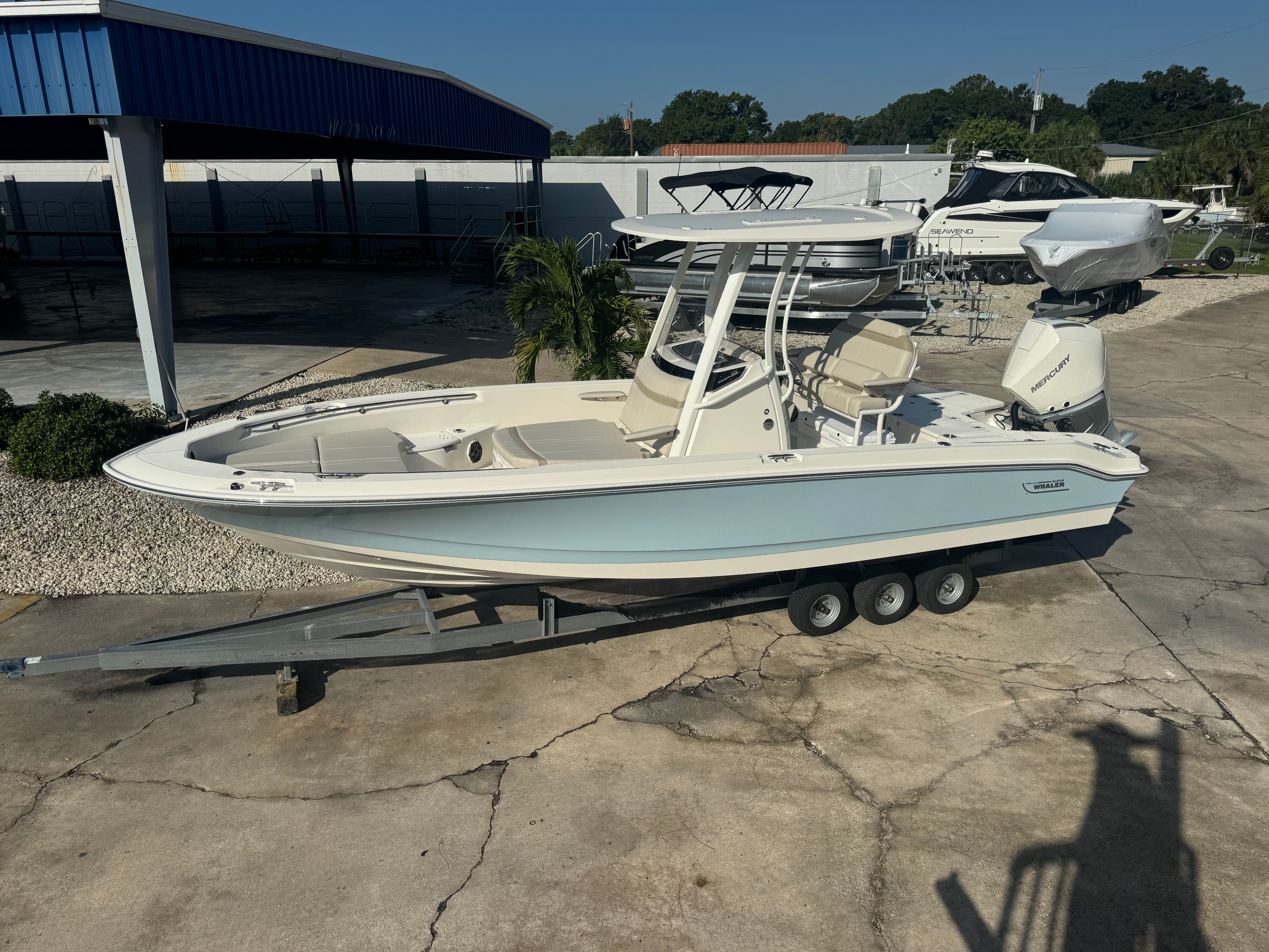 2025 Boston Whaler 250 Dauntless Image Thumbnail #2