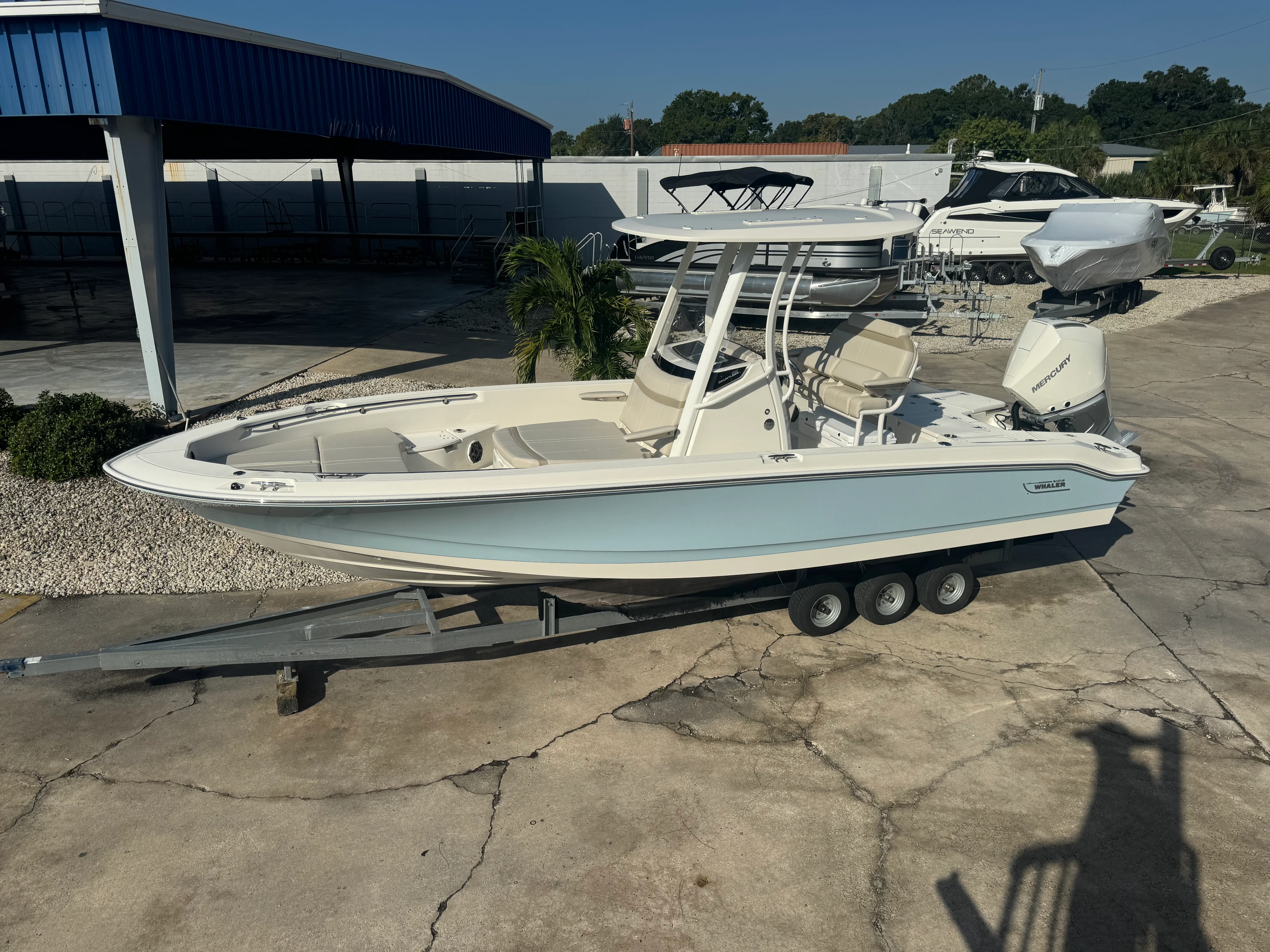 2025 Boston Whaler 250 Dauntless Image Thumbnail #2