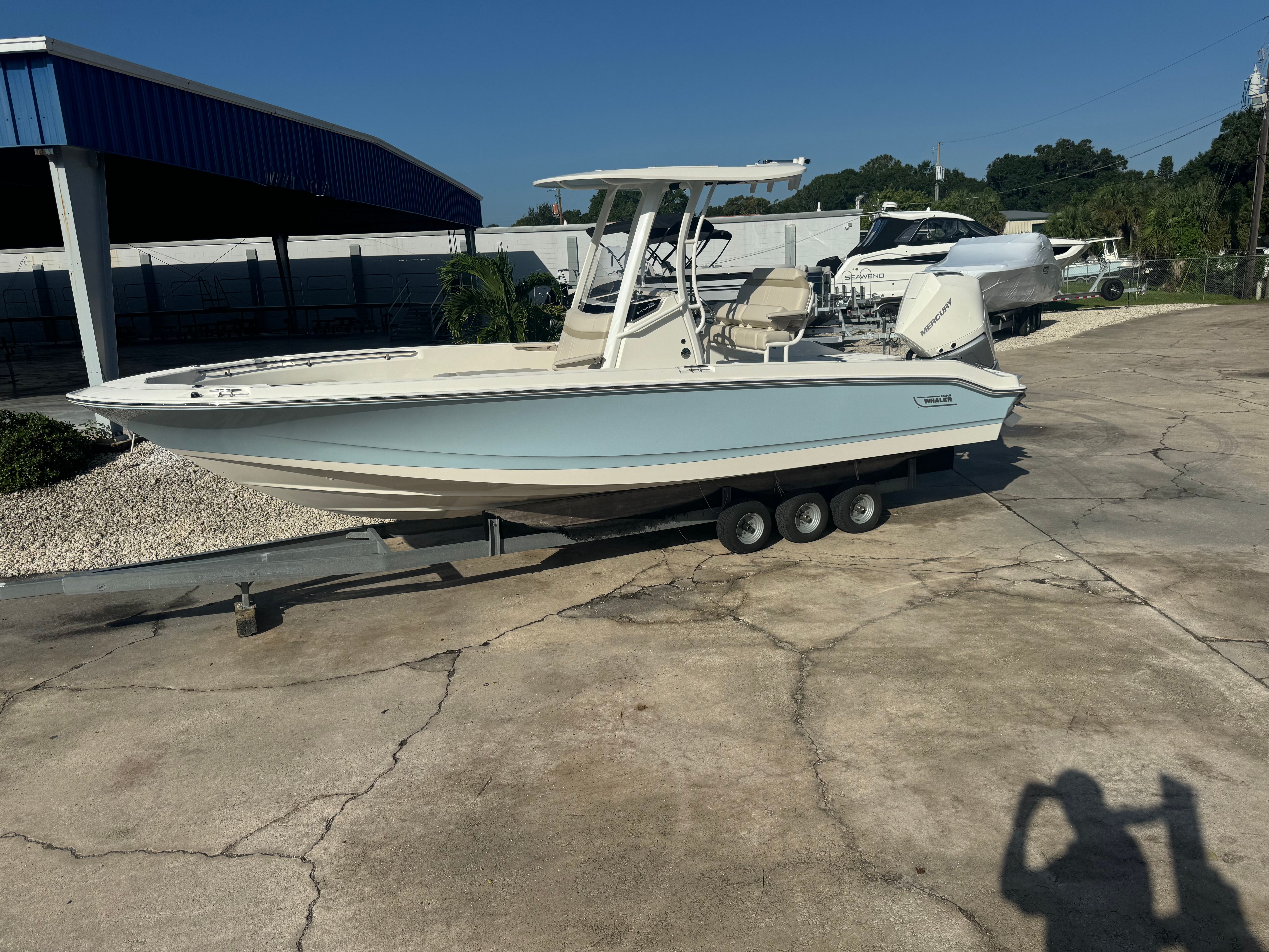 2025 Boston Whaler 250 Dauntless Image Thumbnail #1