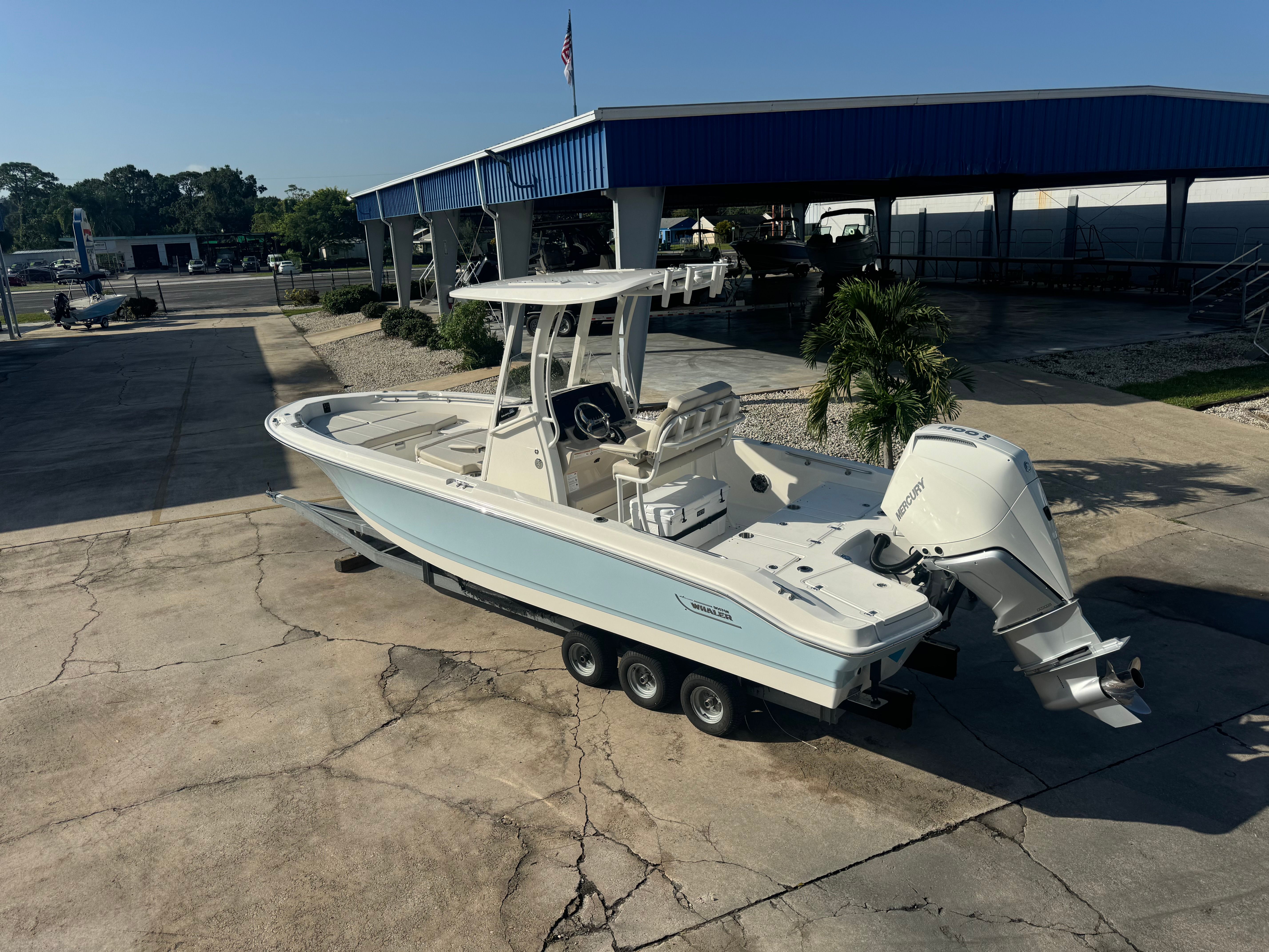 2025 Boston Whaler 250 Dauntless Image Thumbnail #3