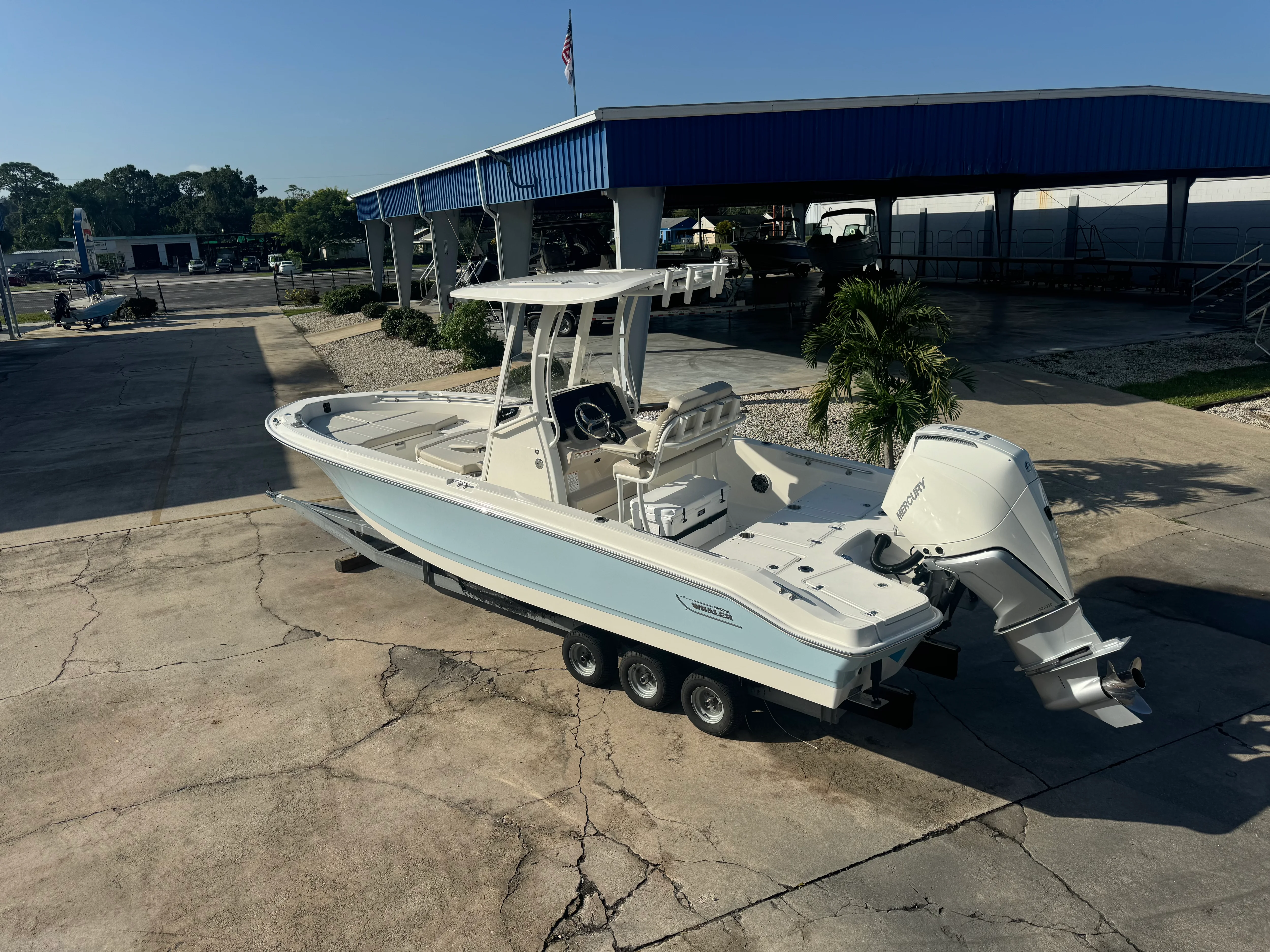 2025 Boston Whaler 250 Dauntless Image Thumbnail #3