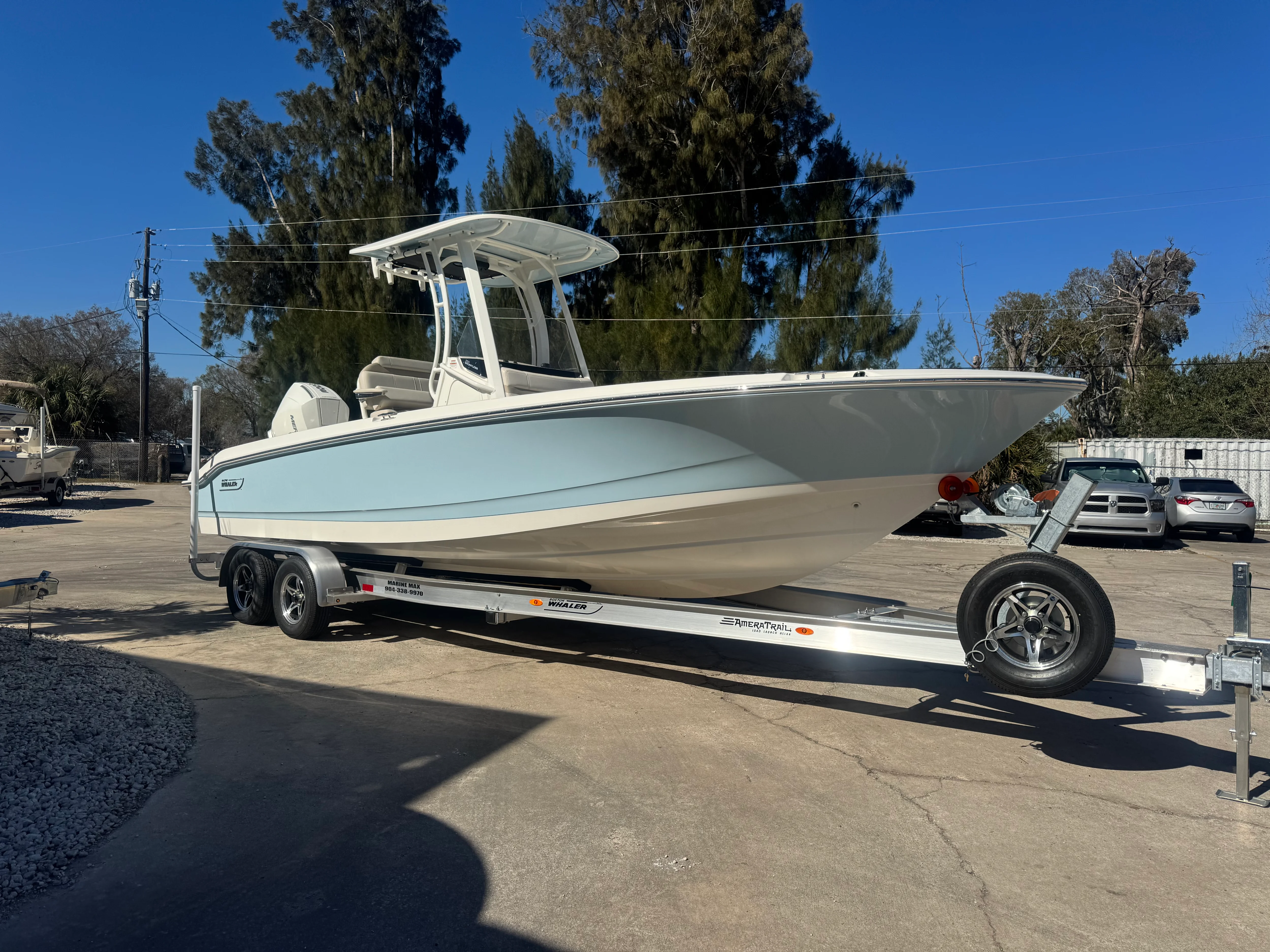 2025 Boston Whaler 250 Dauntless Image Thumbnail #0