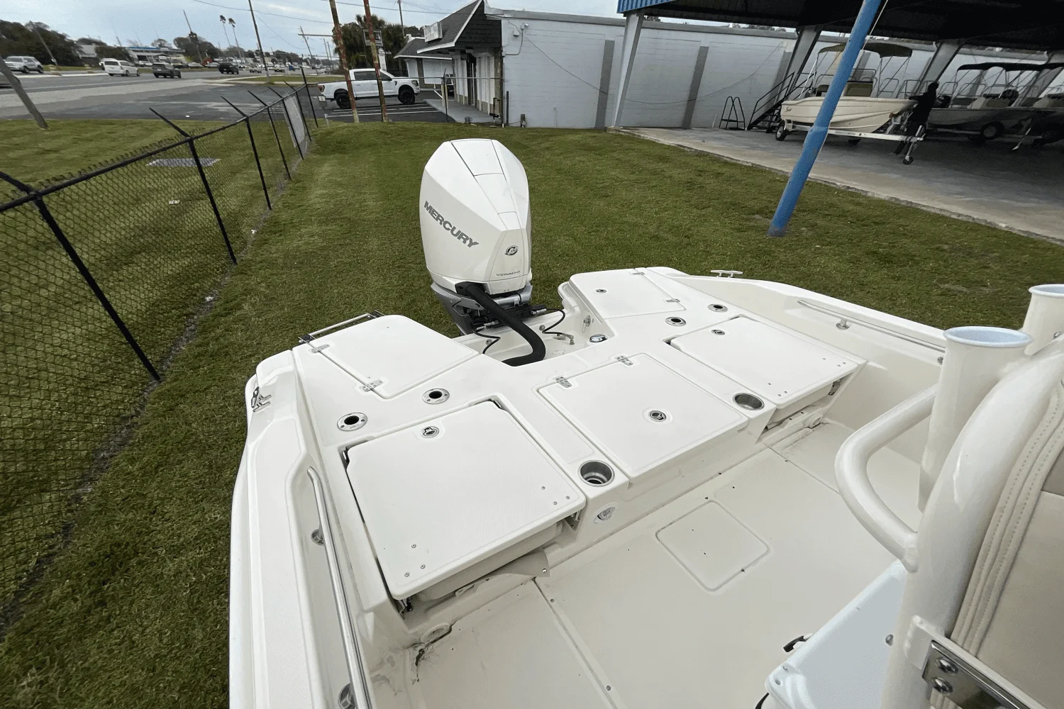 2025 Boston Whaler 250 Dauntless Image Thumbnail #9