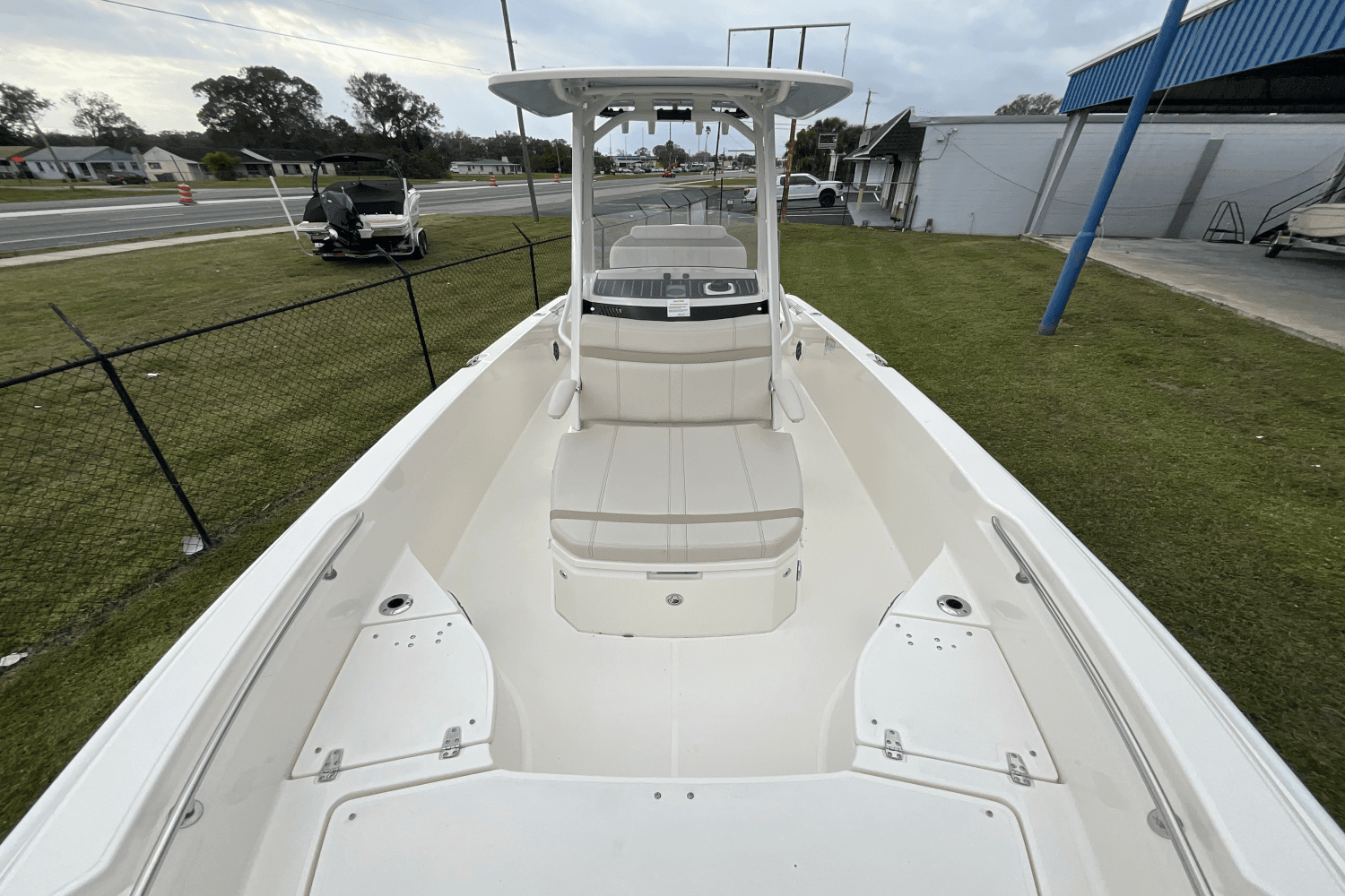 2025 Boston Whaler 250 Dauntless Image Thumbnail #5