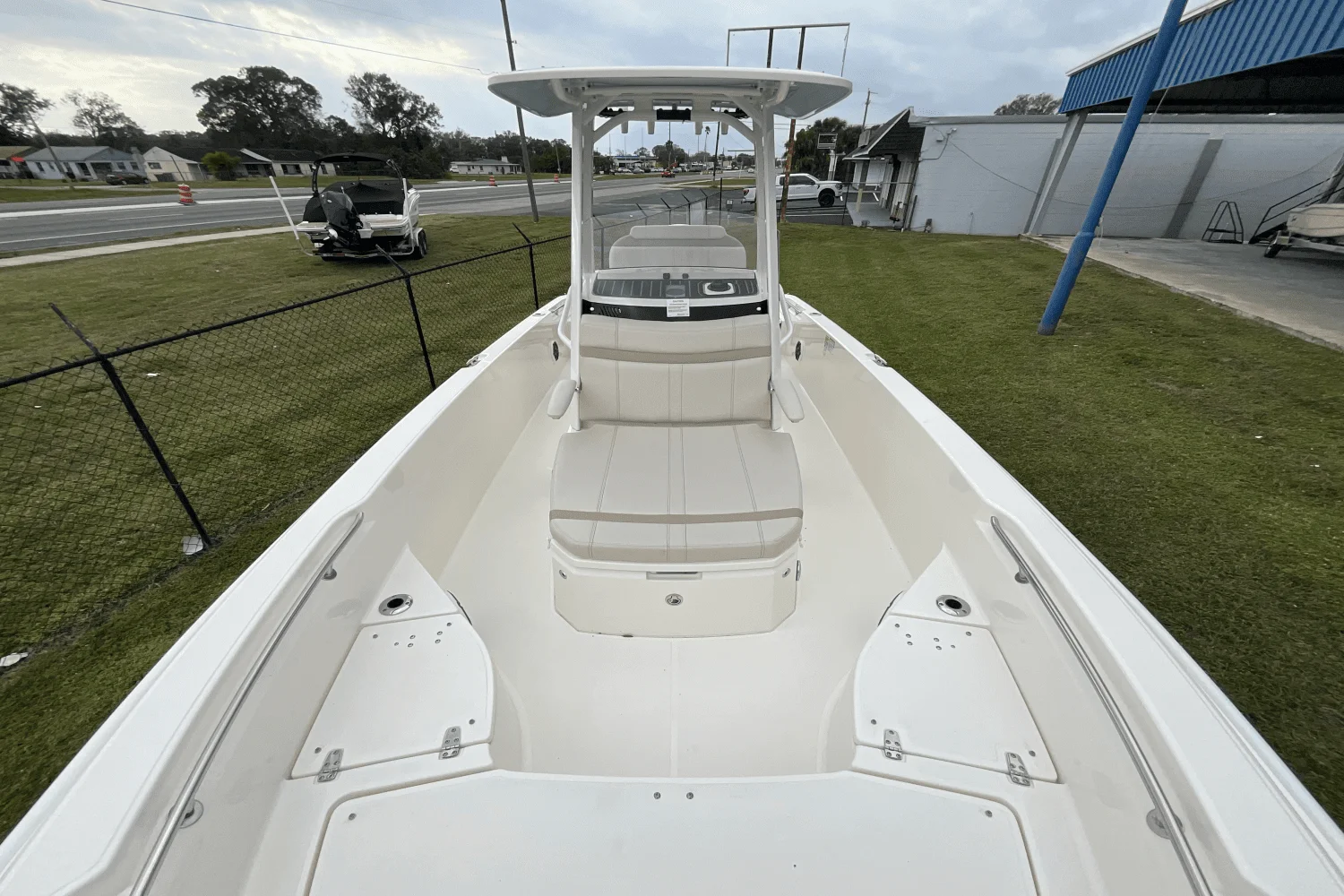 2025 Boston Whaler 250 Dauntless Image Thumbnail #5