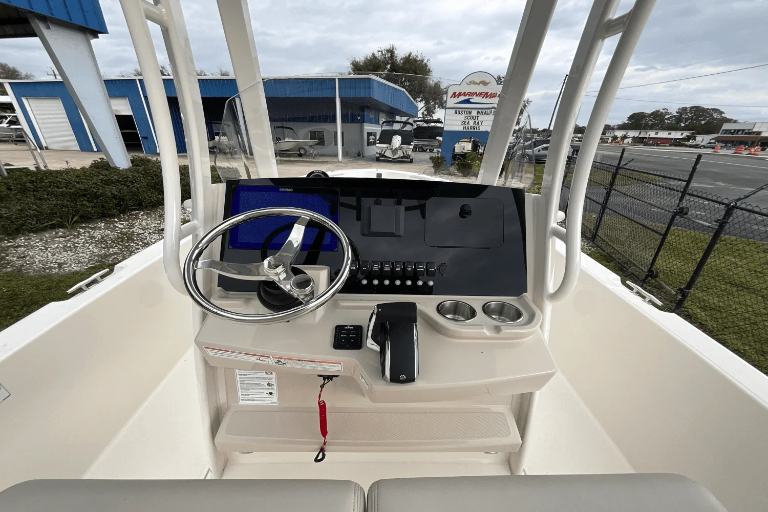 2025 Boston Whaler 250 Dauntless Image Thumbnail #10