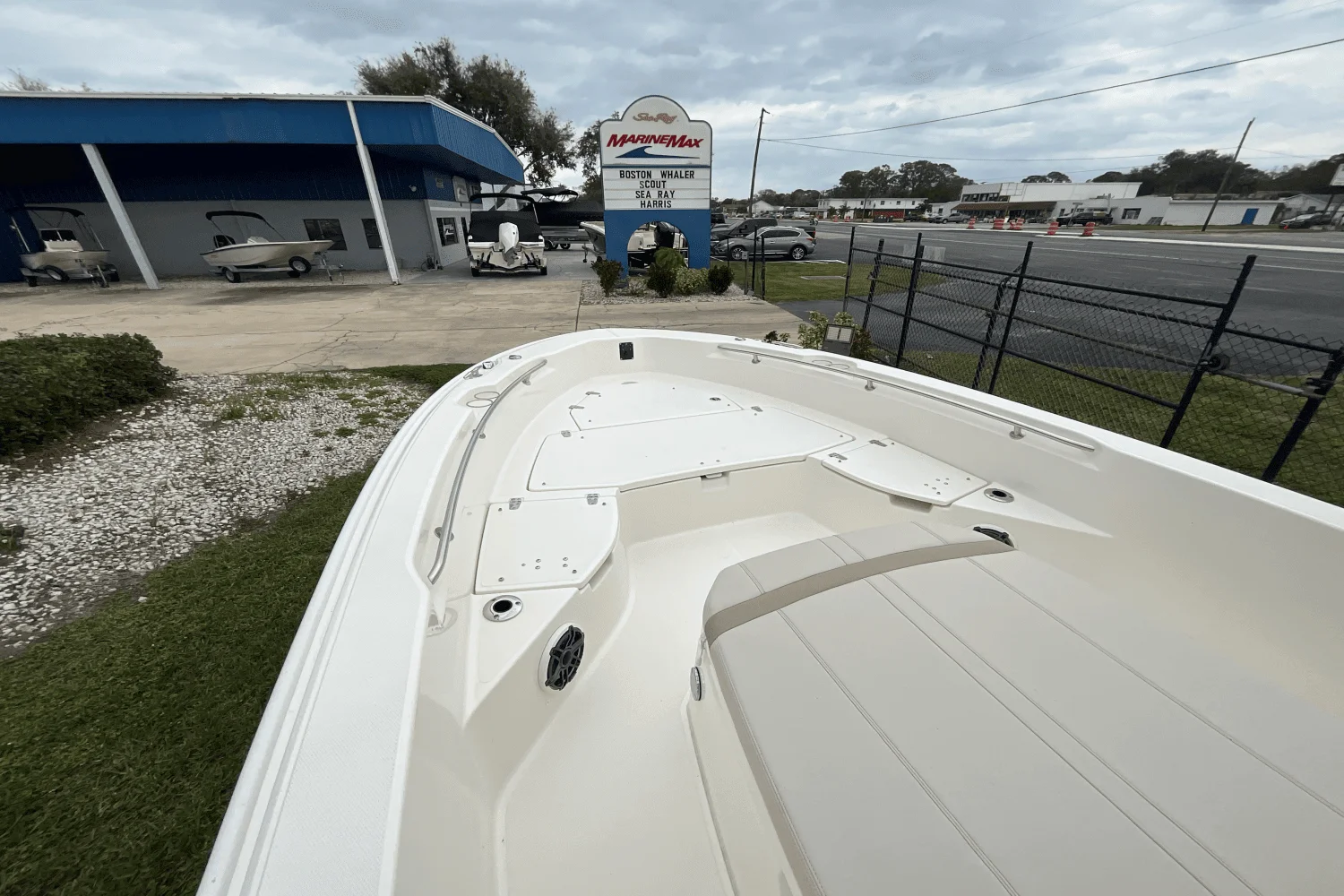 2025 Boston Whaler 250 Dauntless Image Thumbnail #4