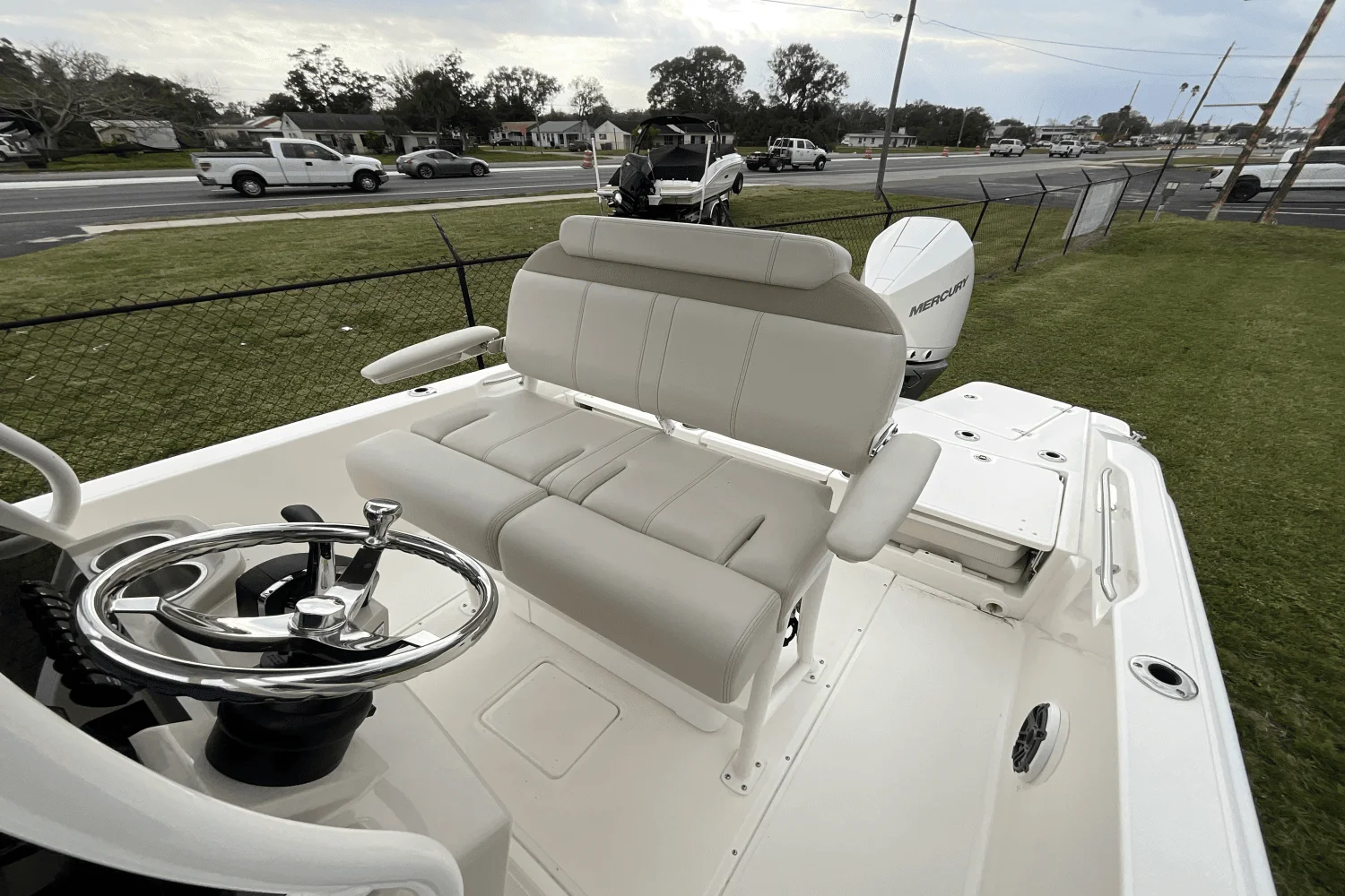 2025 Boston Whaler 250 Dauntless Image Thumbnail #8