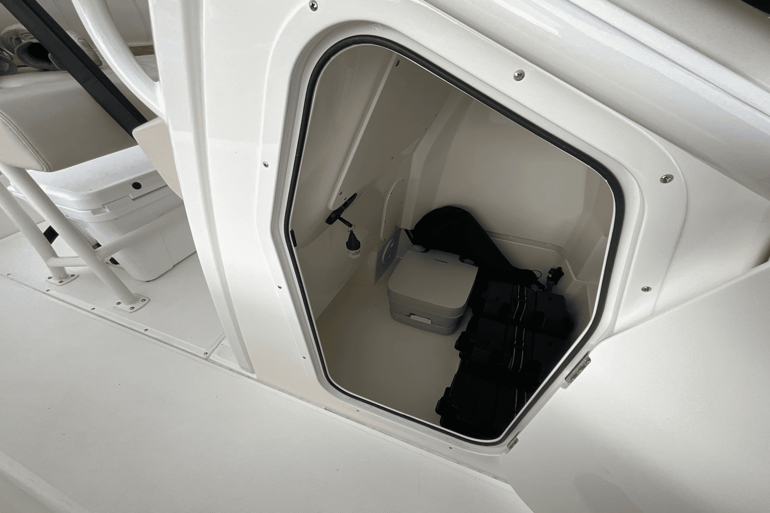 2025 Boston Whaler 250 Dauntless Image Thumbnail #13