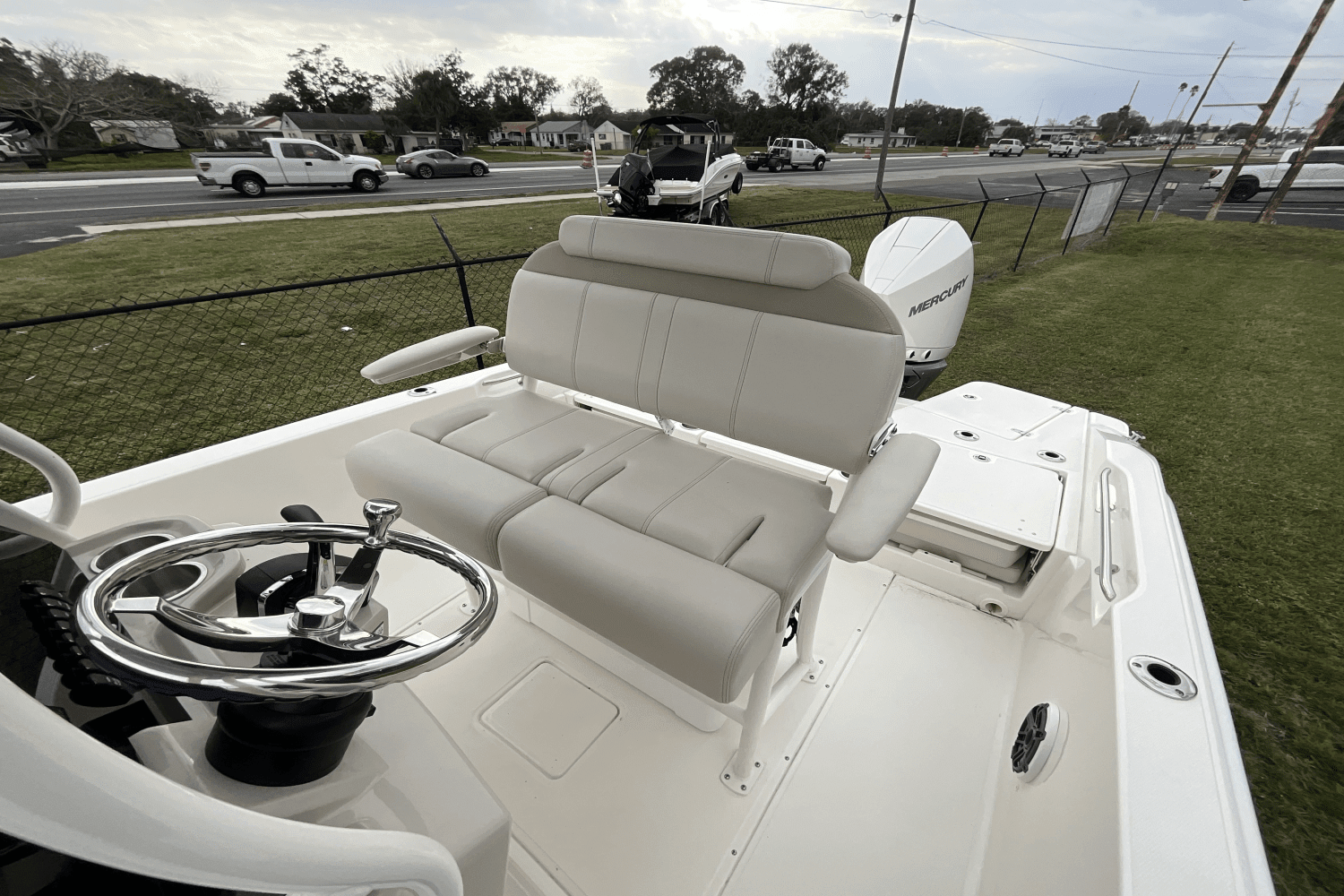 2025 Boston Whaler 250 Dauntless Image Thumbnail #6