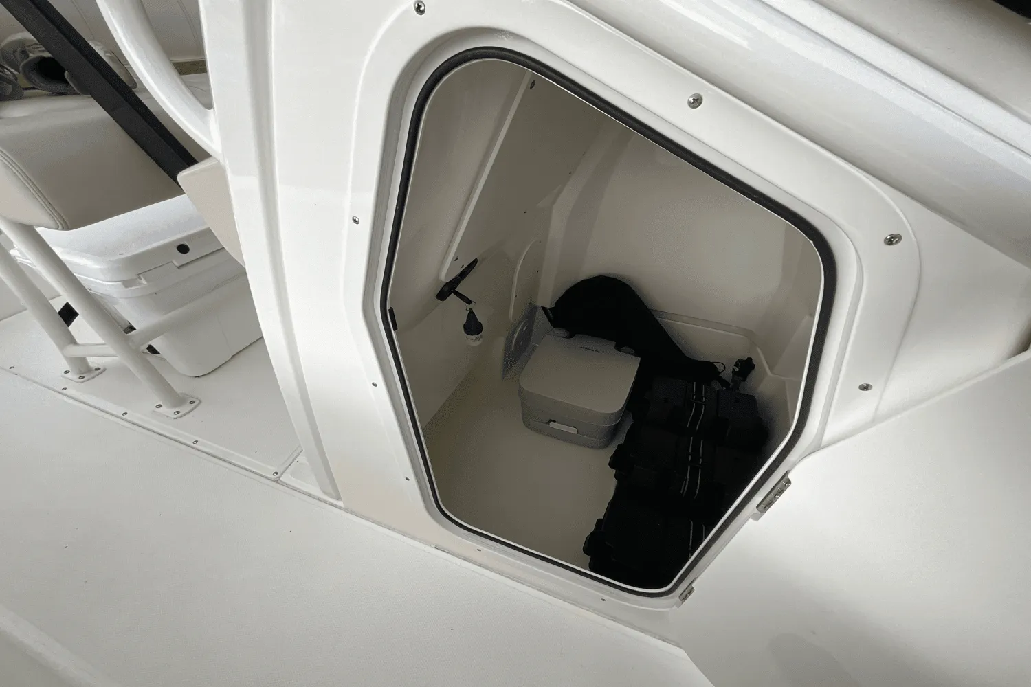 2025 Boston Whaler 250 Dauntless Image Thumbnail #13