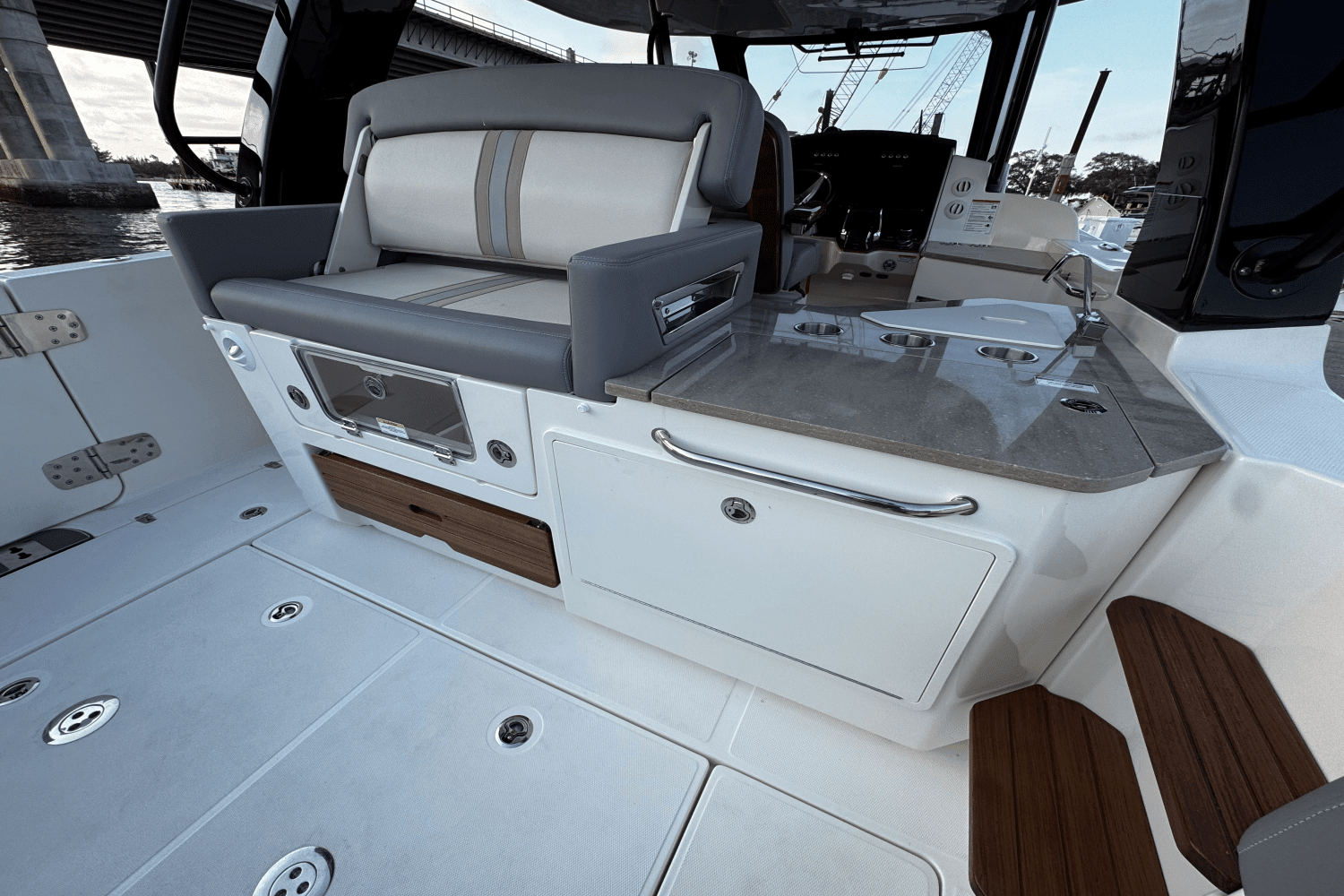 2025 Boston Whaler 350 Realm Image Thumbnail #5