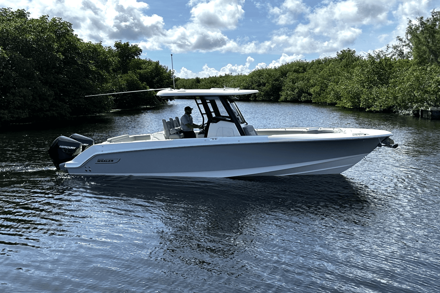 Thumbnail 2 for 2025 Boston Whaler 280 Outrage