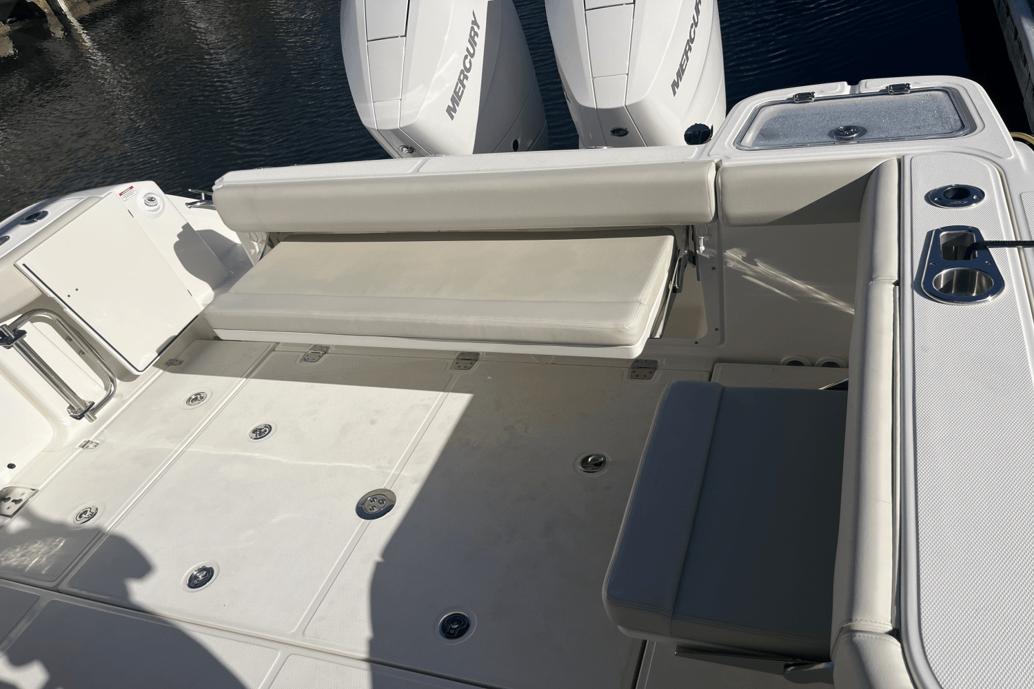 2025 Boston Whaler 325 Conquest Image Thumbnail #10