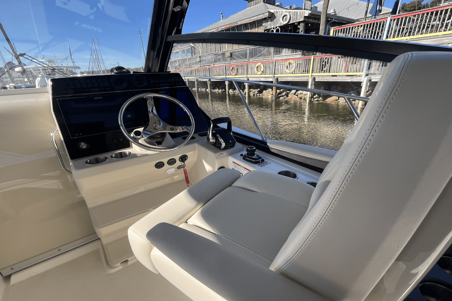 2025 Boston Whaler 325 Conquest Image Thumbnail #16