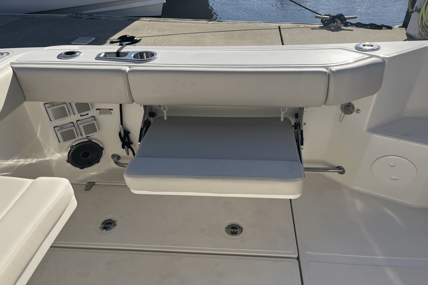 2025 Boston Whaler 325 Conquest Image Thumbnail #8