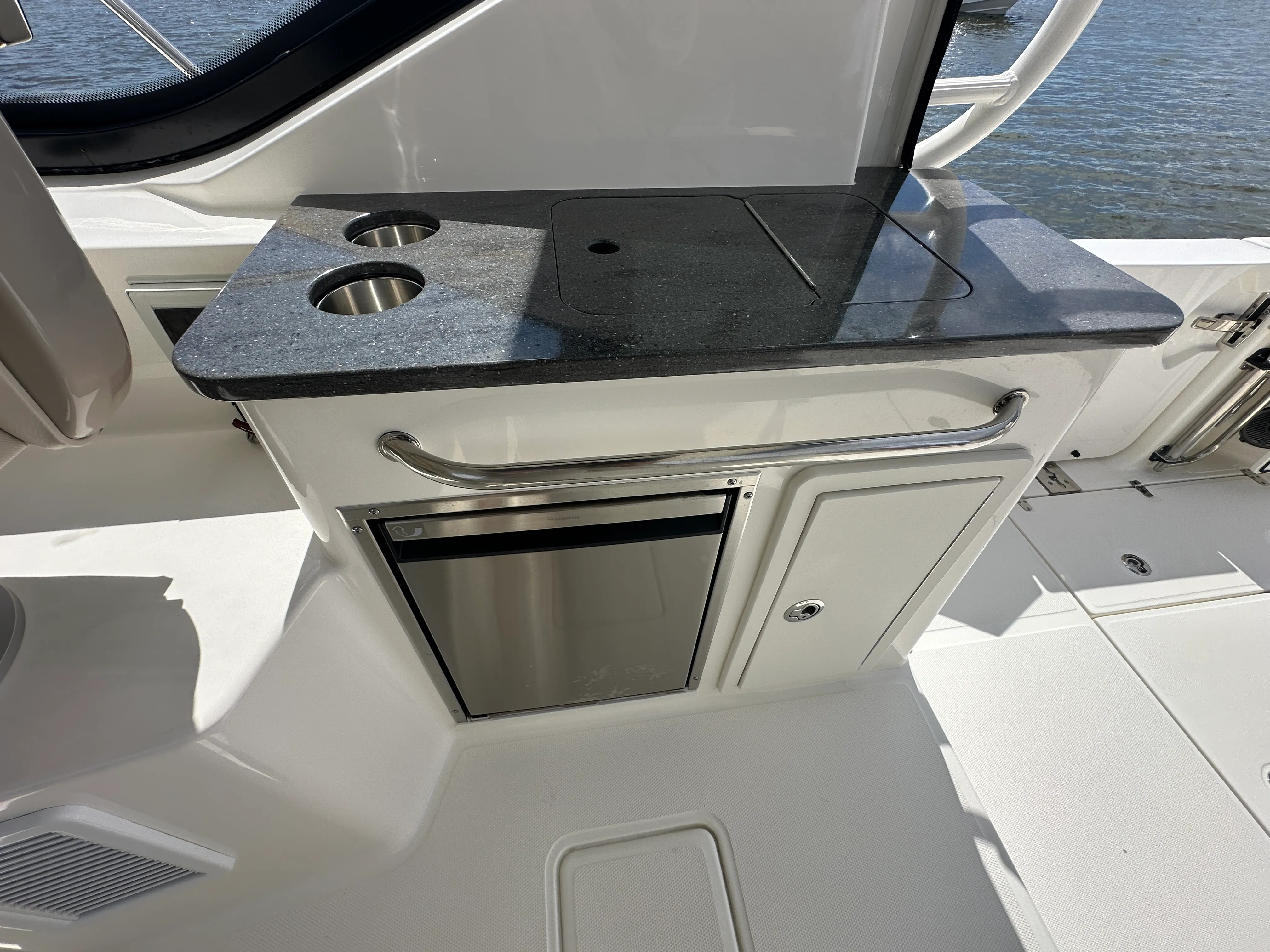2025 Boston Whaler 325 Conquest Image Thumbnail #24