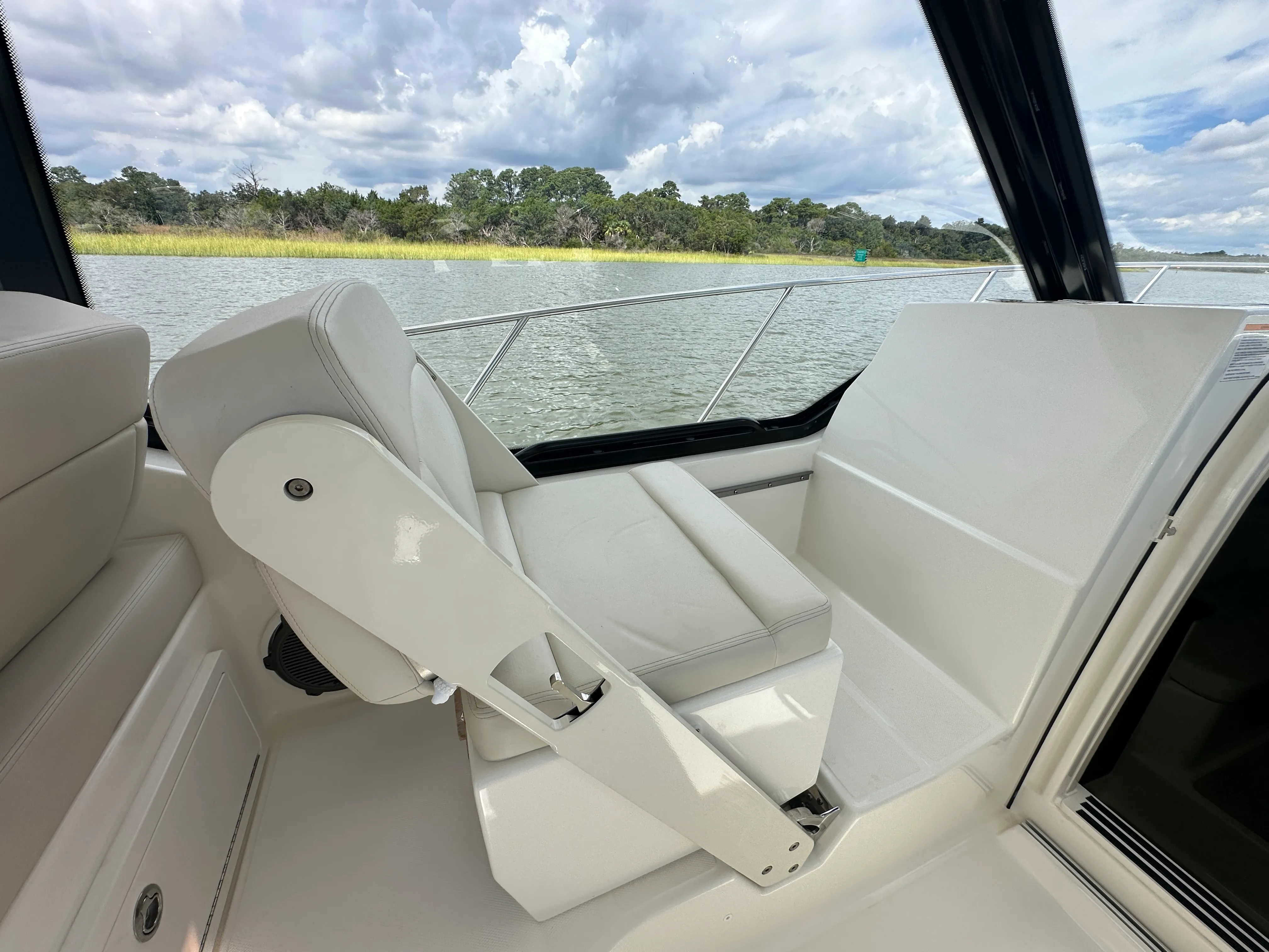 2025 Boston Whaler 325 Conquest Image Thumbnail #26