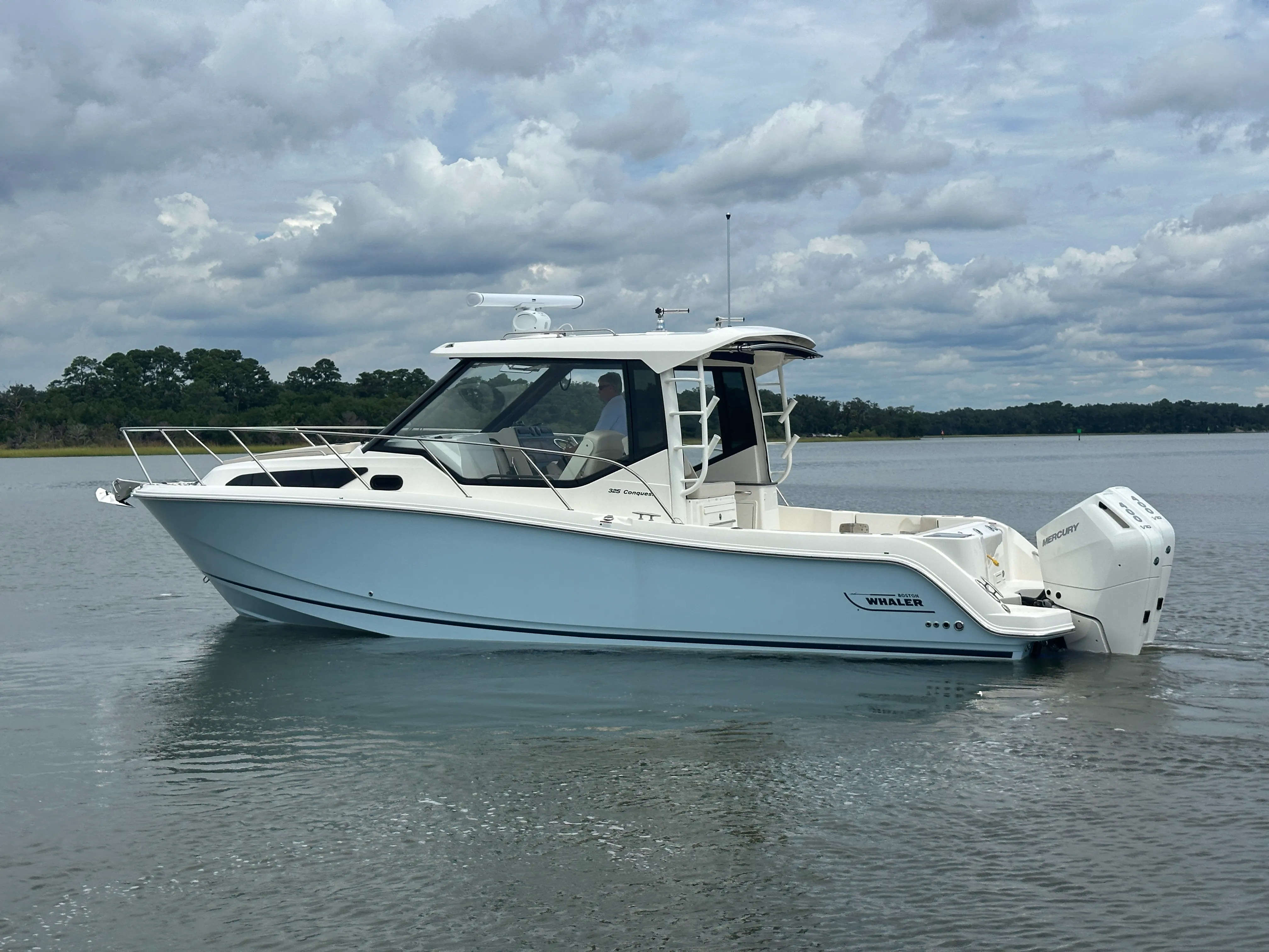 2025 Boston Whaler 325 Conquest Image Thumbnail #6