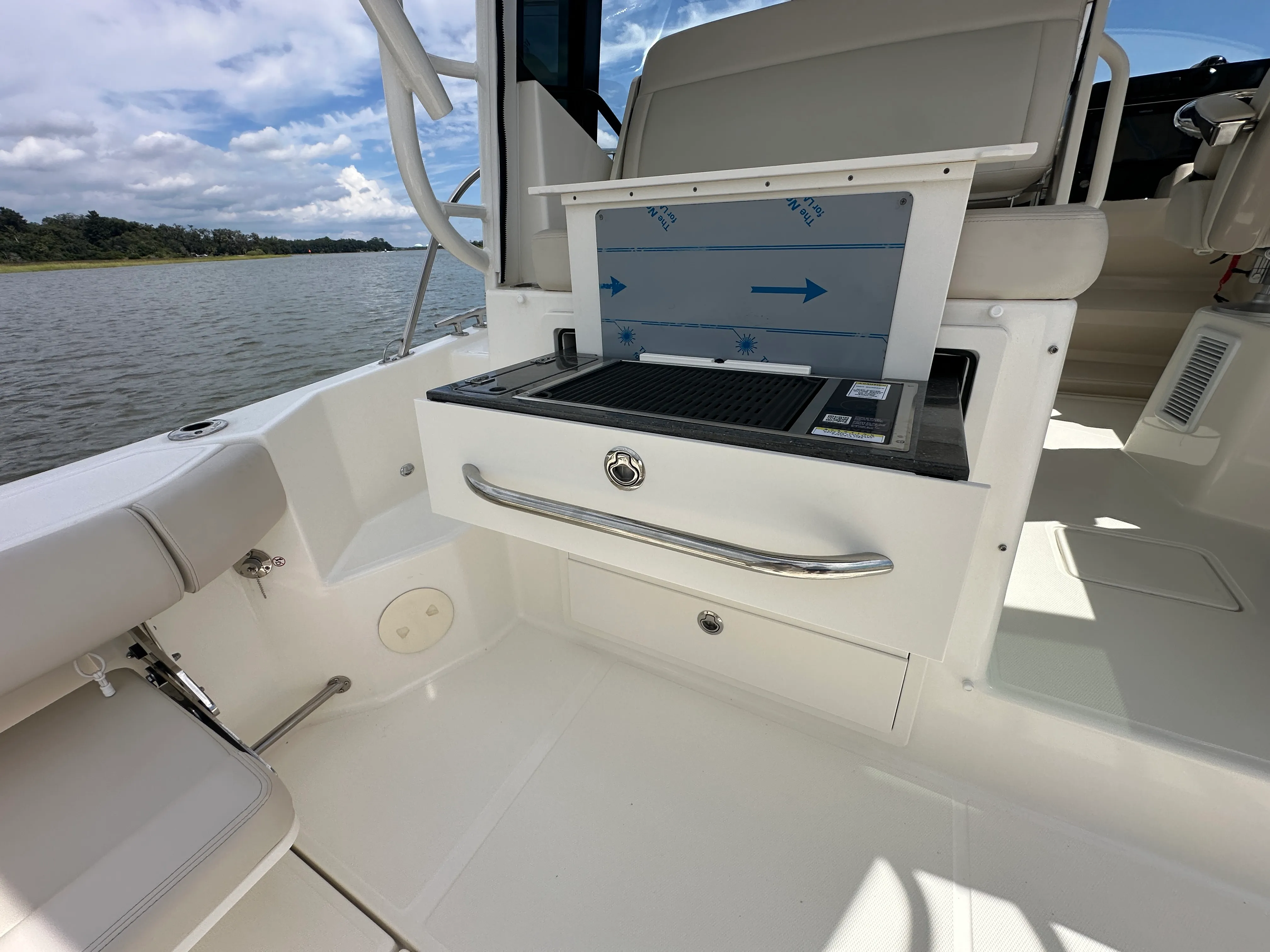 2025 Boston Whaler 325 Conquest Image Thumbnail #22